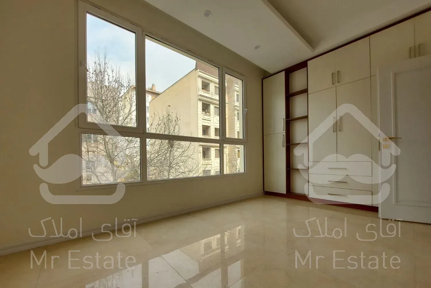 ظفر،121متر،کم واحد،بدون دیوار مشترک