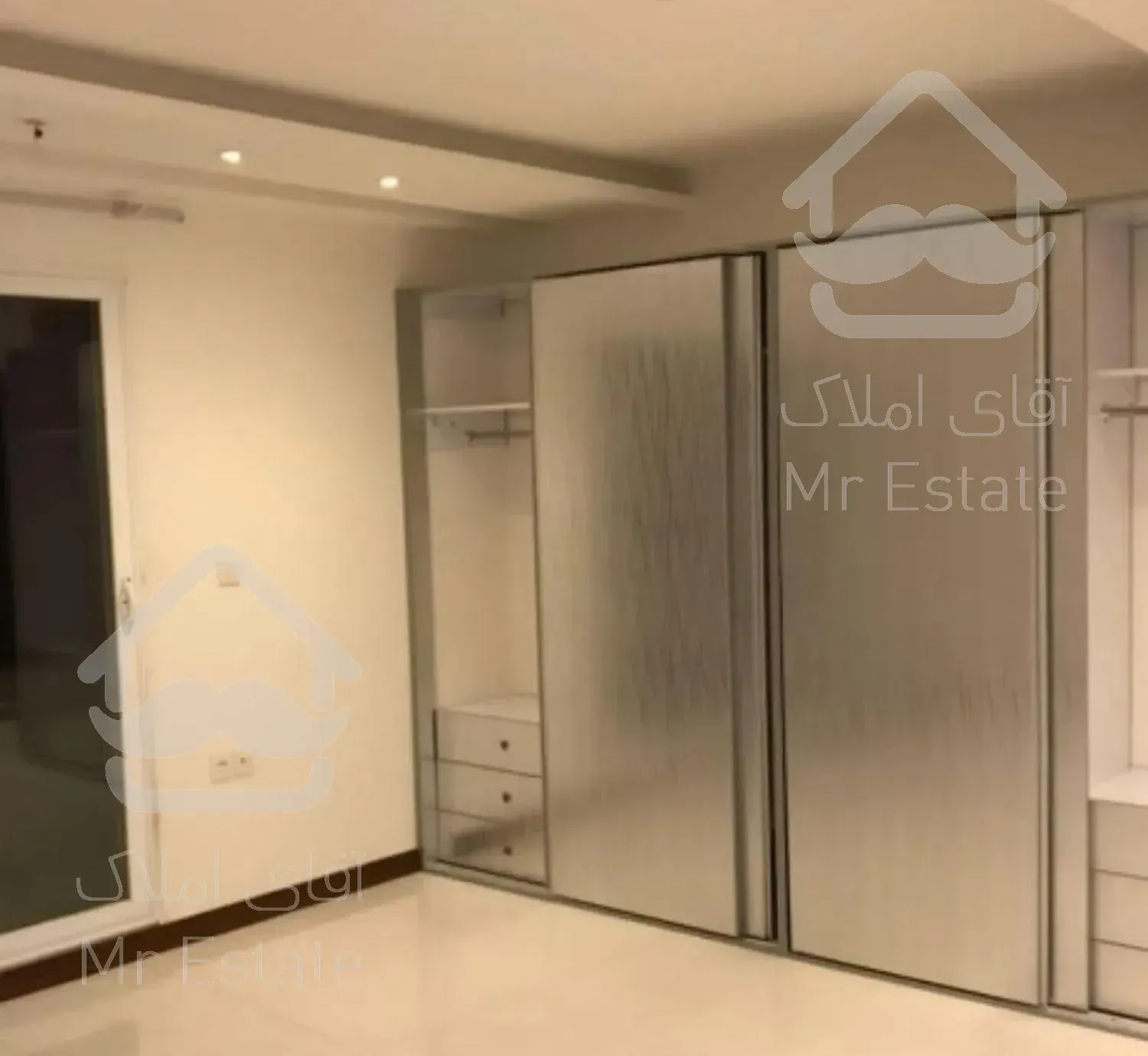 فروش واحد195متری خیابان هراز زوج 3خواب