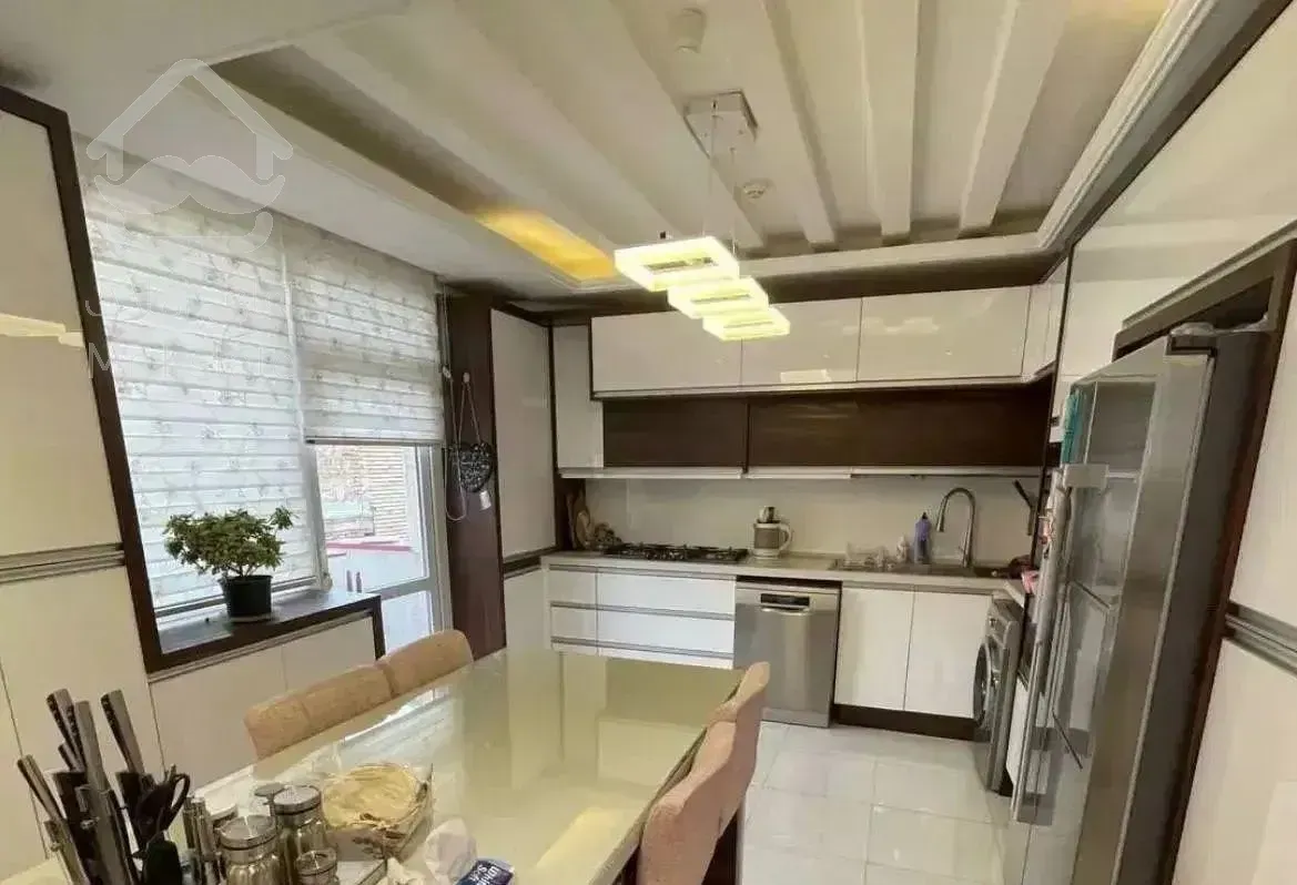 ۱۰۰ متر دو خوابه در جای خوب ظفر،پنجره قدی