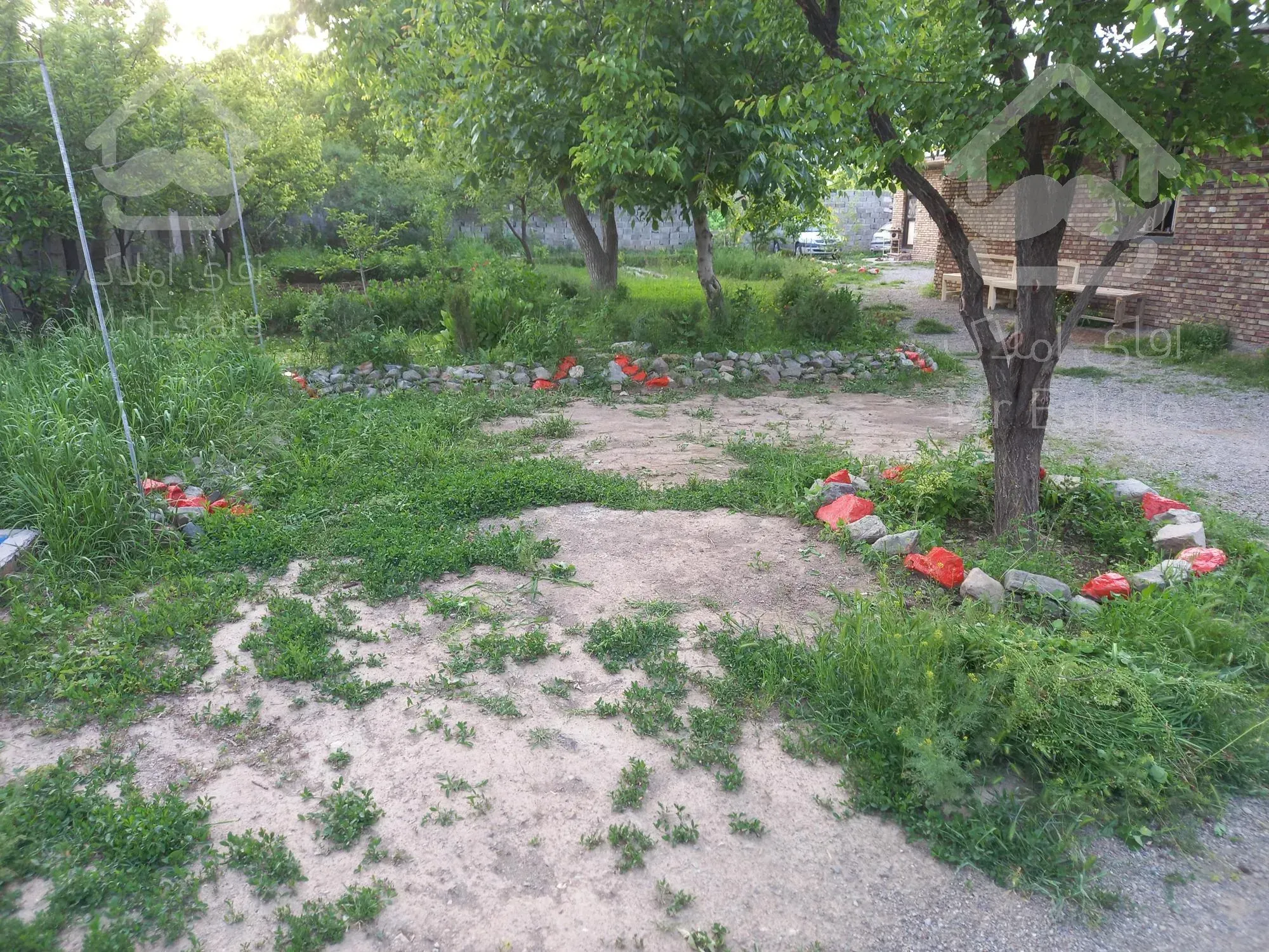 خانه باغی ویلایی با سالن گاوداری