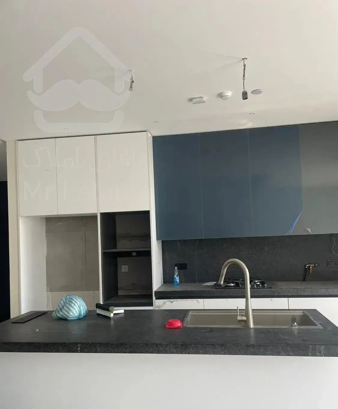 آپارتمان ۱۶۰متری  کلید نخورده ۲پارکینگ سندی