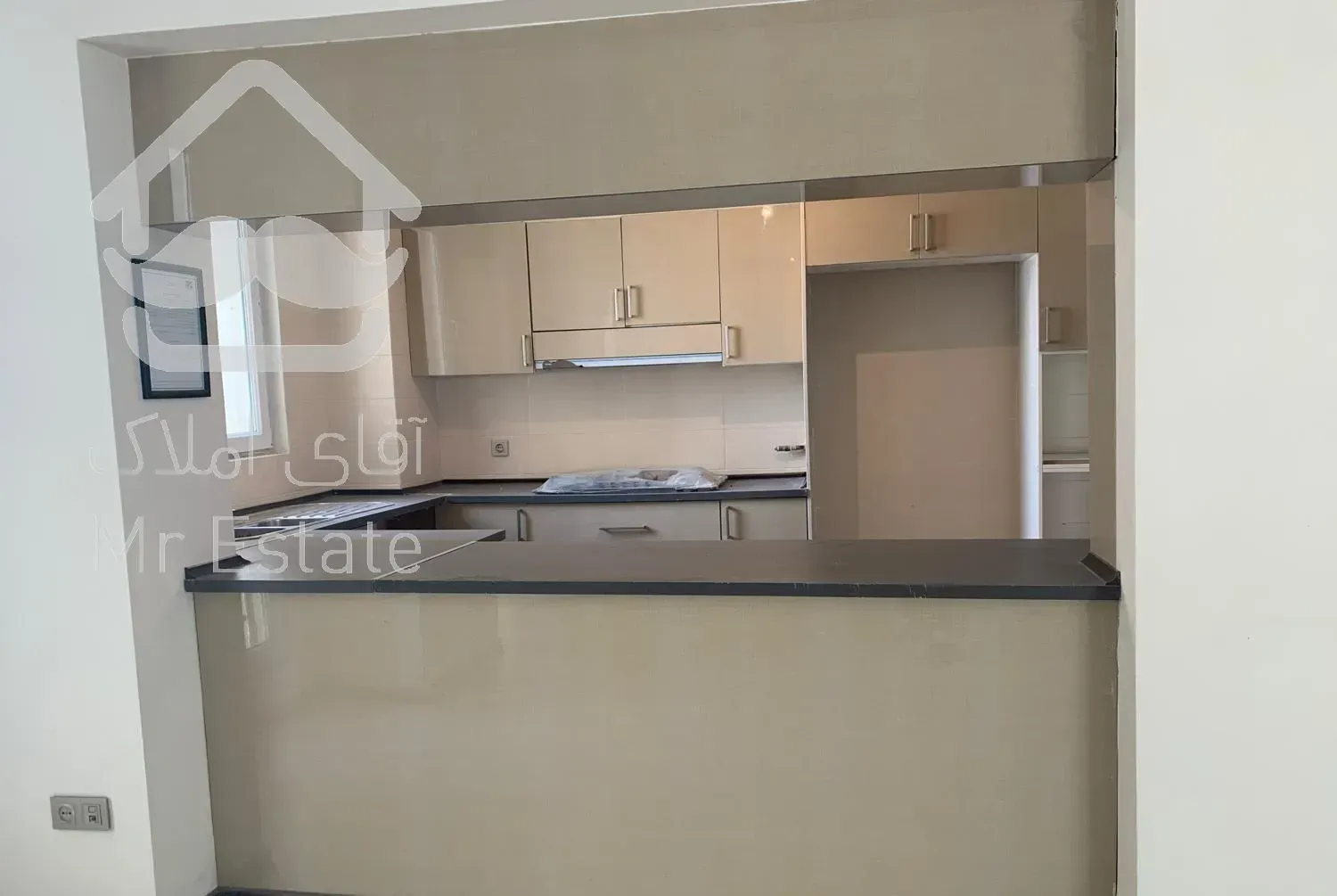 برج باغ نیاوران - دربند ( ۱۲۰ متر - ۲ خواب )