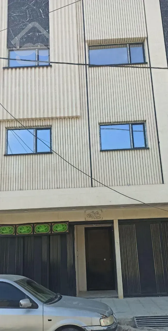 یک واحد طبقه همکف 65متر زیر بنا و نیز20متر حیاط