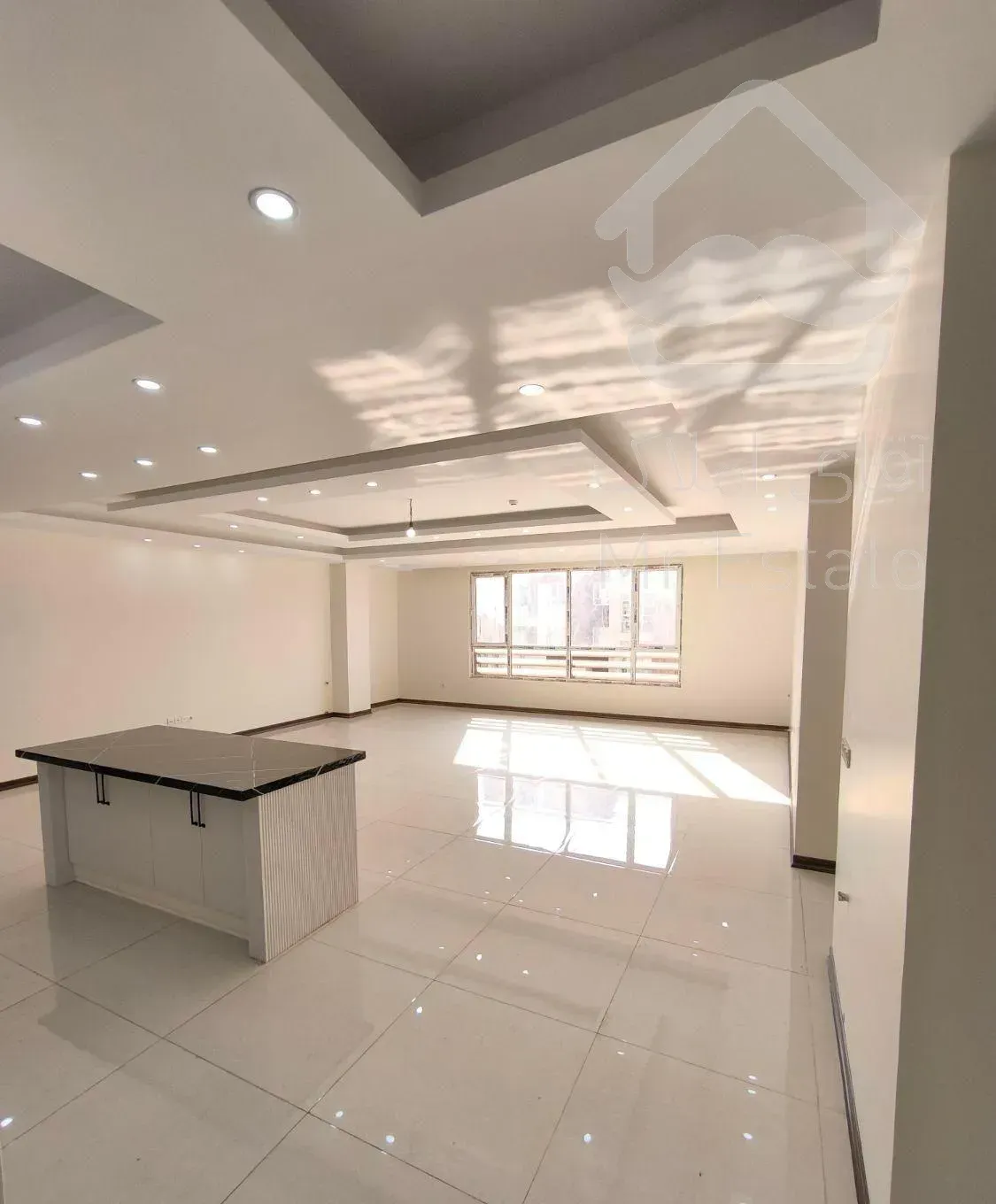 ۱۱۵ متری / رو به آفتاب / نیلوفر داریوش