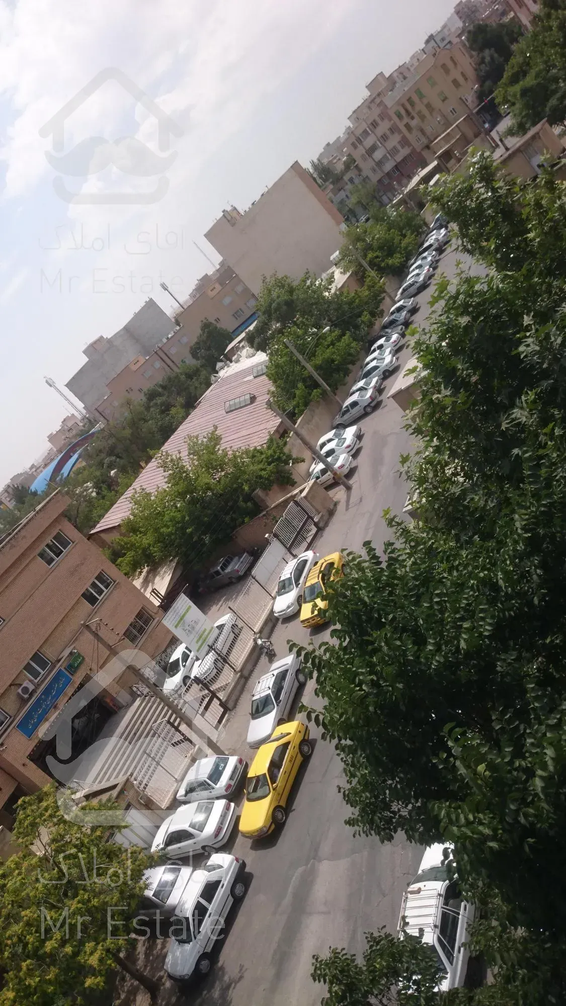 همدان. ارامگاه بوعلی مقابل شرکت فرش