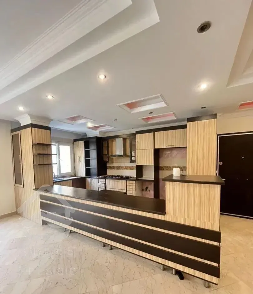 آپارتمان ۱۴۰ متری سه خوابه