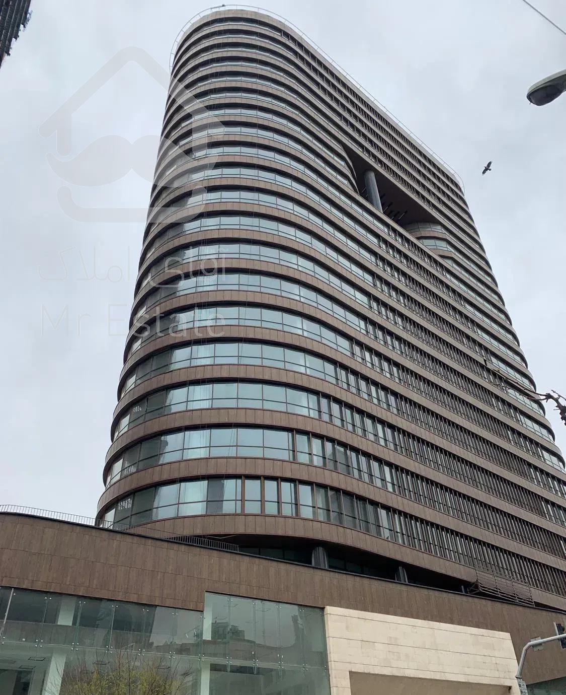 ولیعصر روبروی فرشته ۳۲ متر