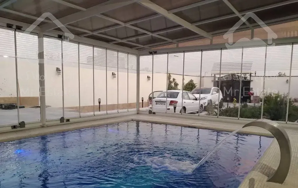 شیشه بالکن ریلی .استخر شیشه ای با سقف پلی کربنات