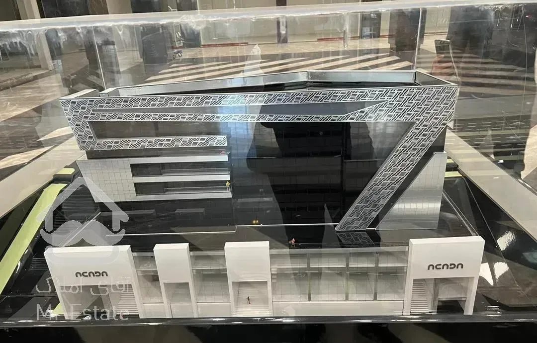 ۹۸متر/سند اداری/ویو باز و بدون مشرف پارتیشن‌شده