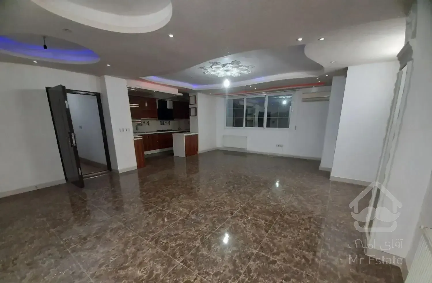 واحد ۱۰۲ متری خیابان مولانا زیرقیمت