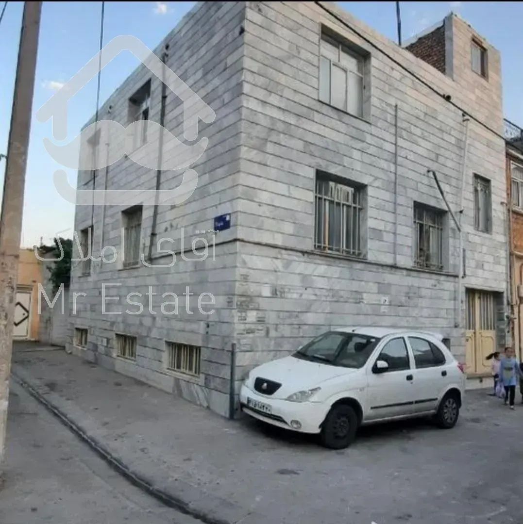 ویلایی سه طبقه دو نبش