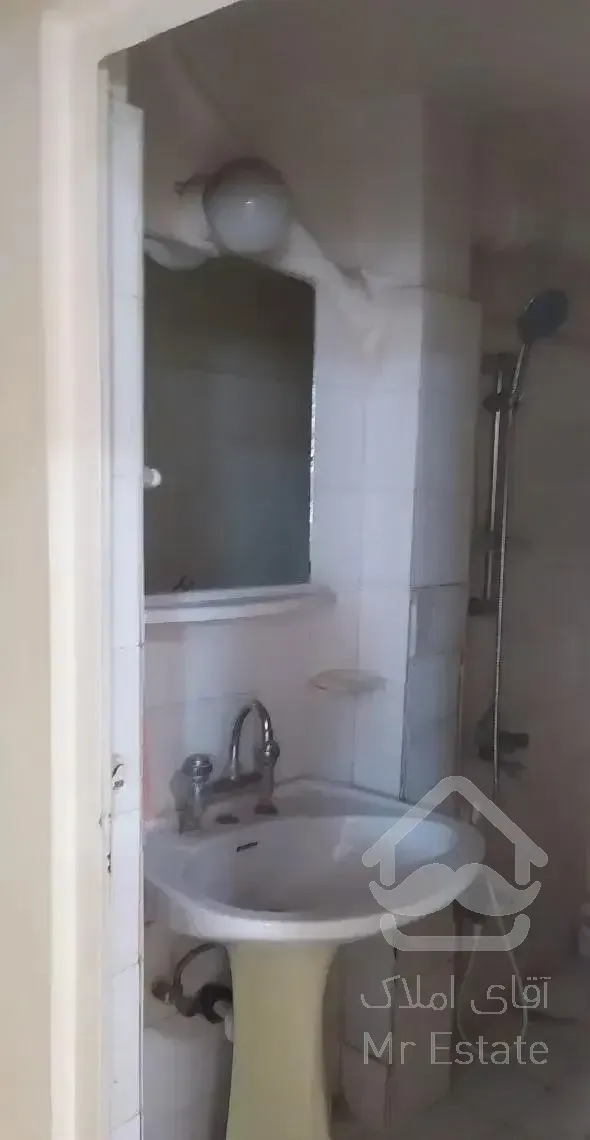 70 متر زیر همکف روبروی سفارت انگلیس