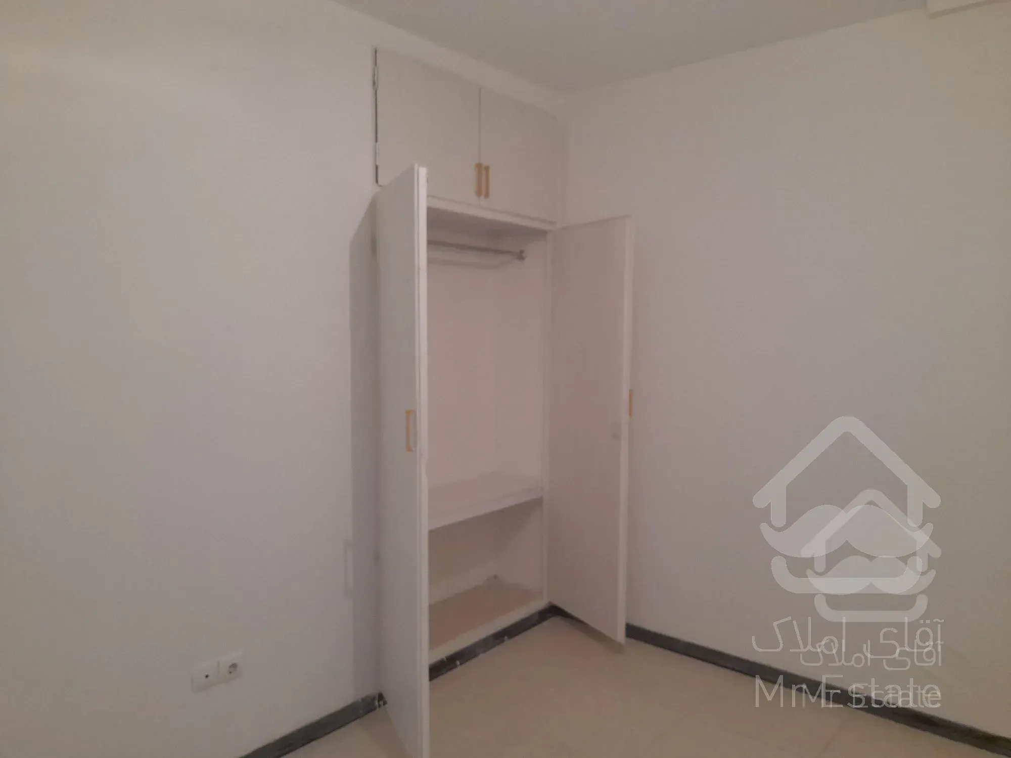 آپارتمان باغ حوض 3 خواب 135 متر