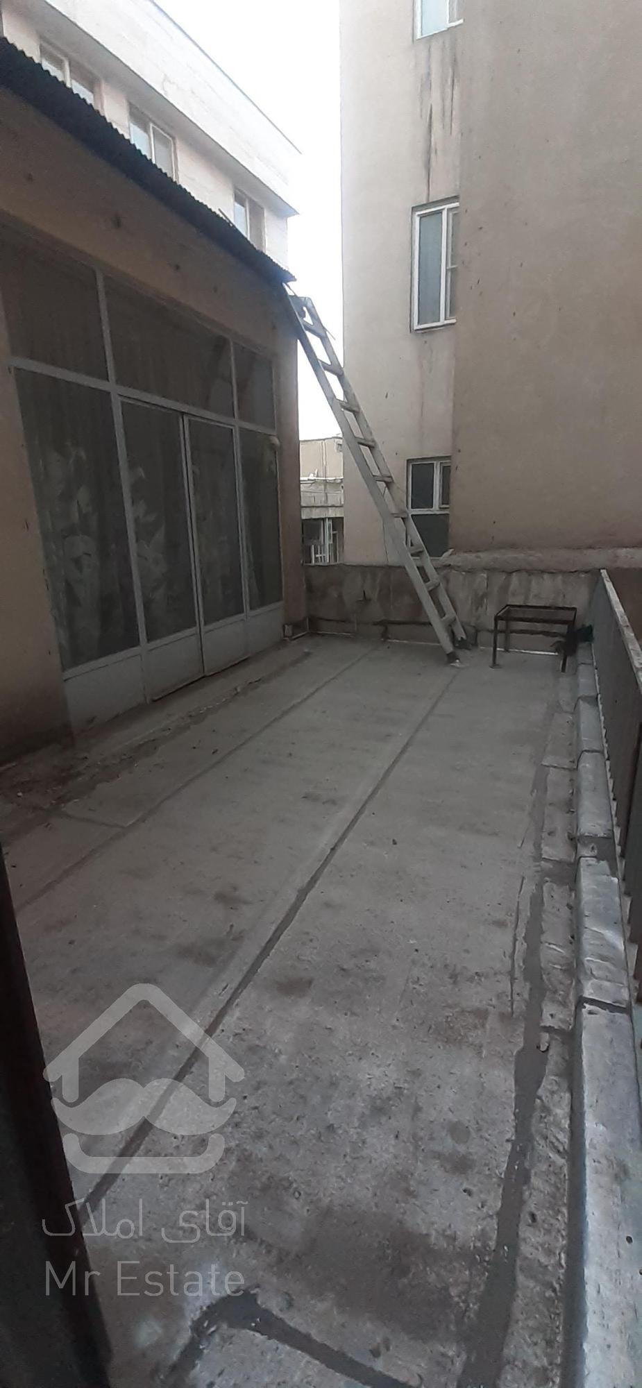 فروش خانه مسکونی کلنکی ۹۰ متر زمین ۱۴۰ متر زیر بنا دد و نیم طبقه مجزا