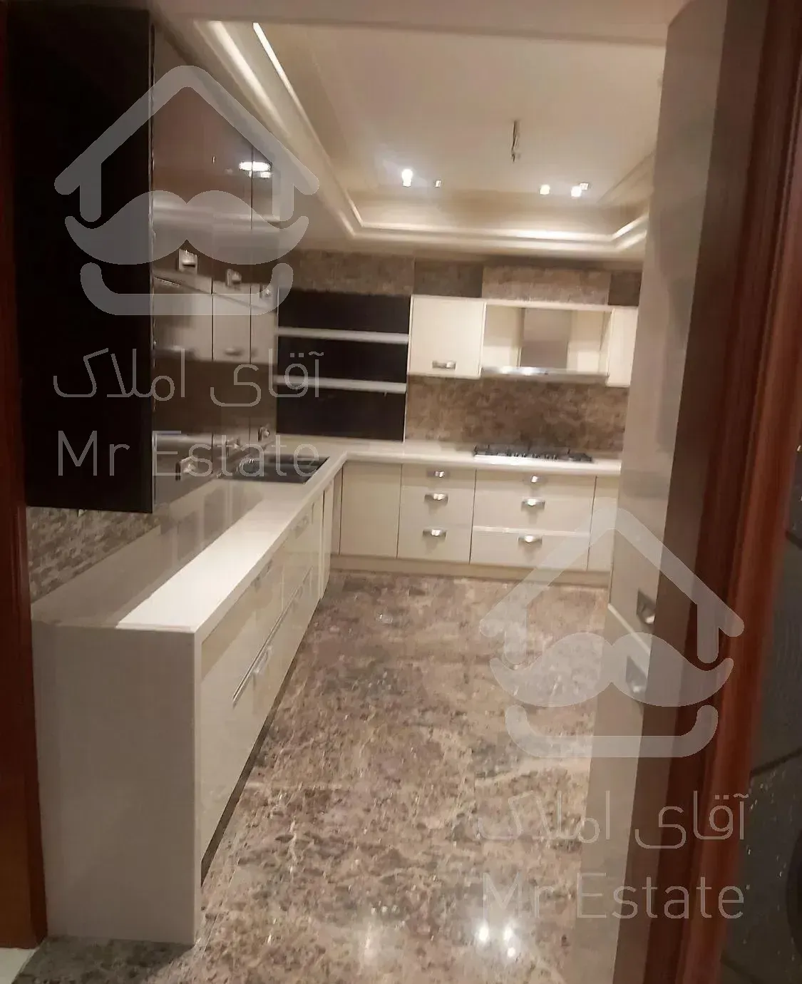 برج باغ ۲۱۰ متر ۳خواب فول مشاعات نوساز نیاوران