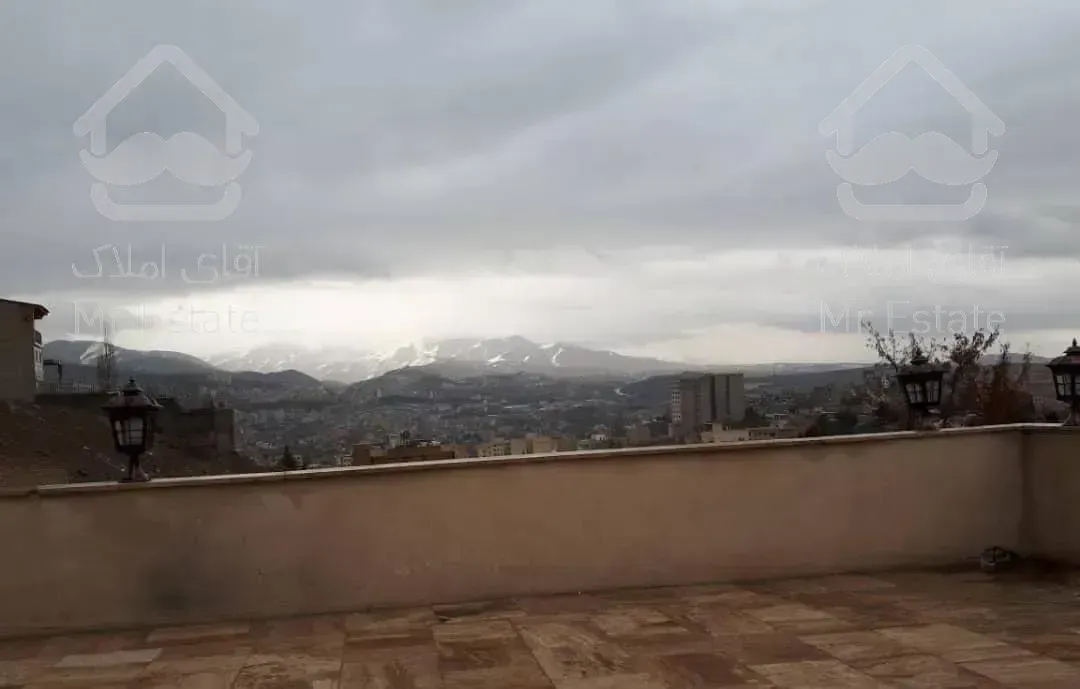 ویلا روی تپه با دید  و محیطی دنج و ارام