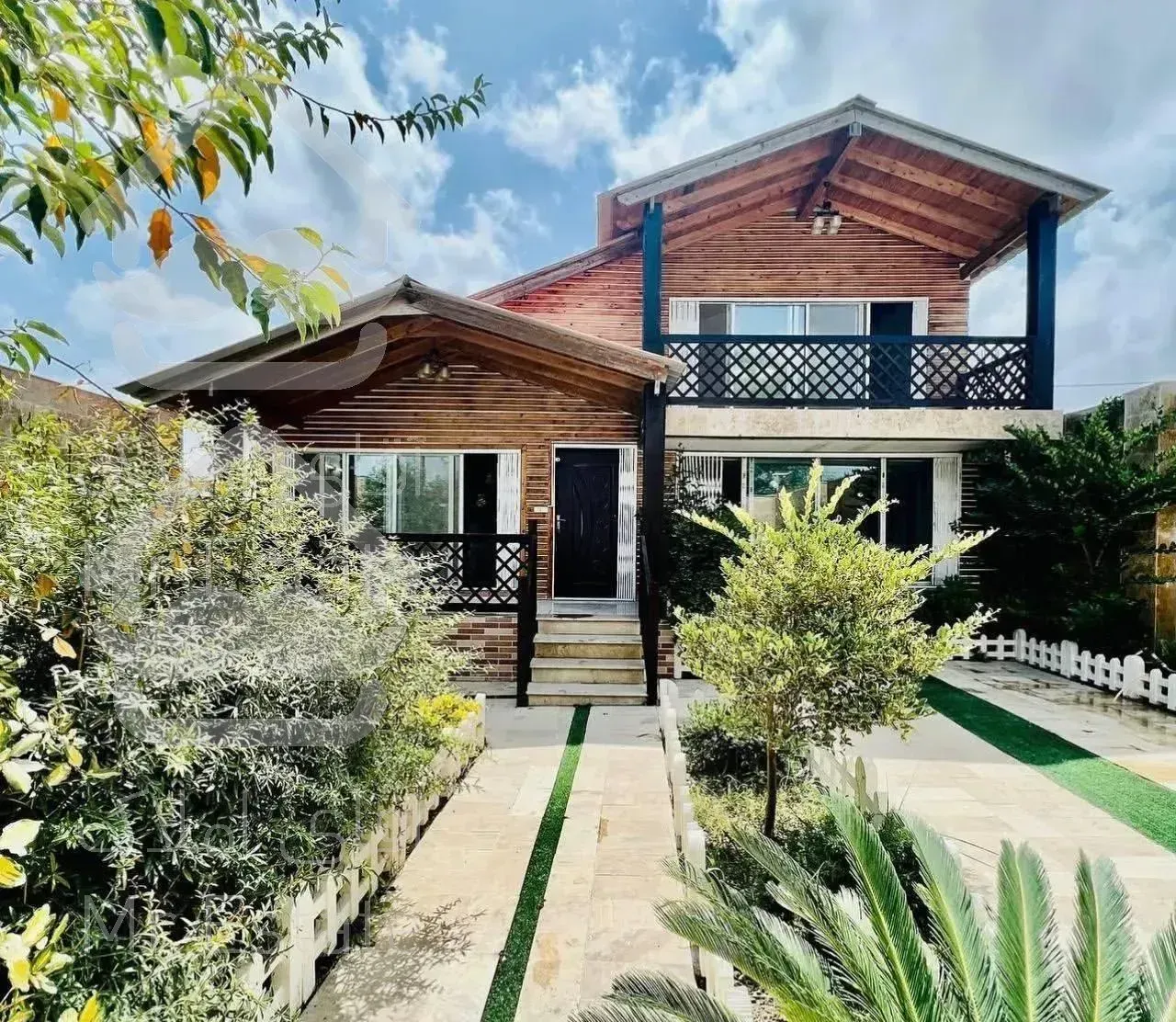 ویلا باغ نیم پیلوت ۳۰۰ متر شهرکی سند تکبرگ