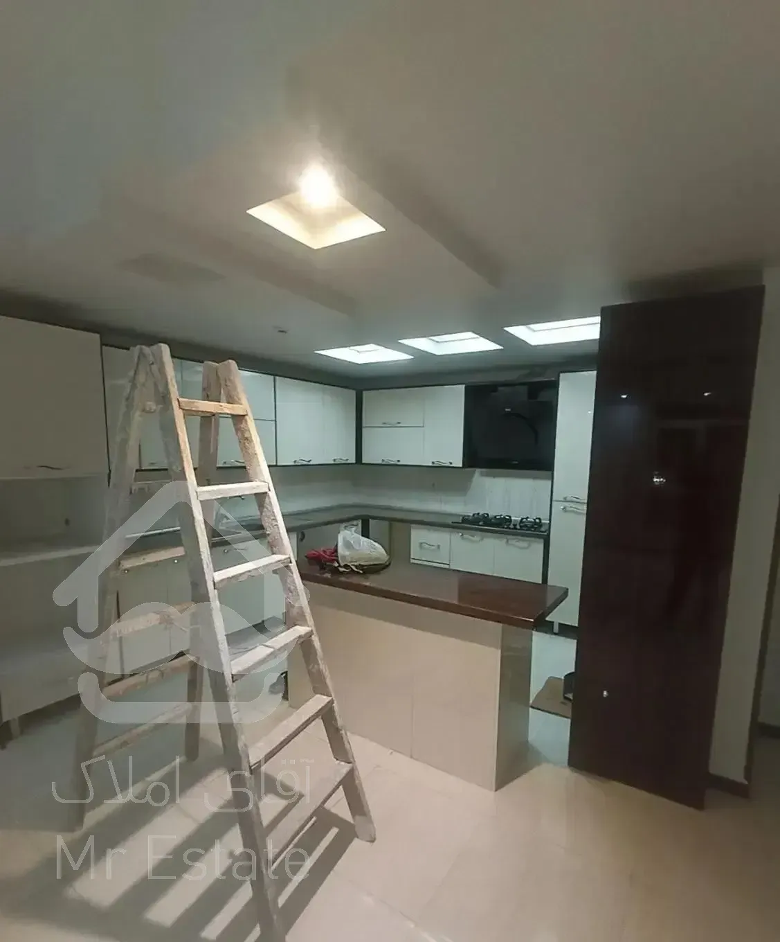 ۱۳۰ متری ۳ خواب تخلیه در دریاچه چیتگر