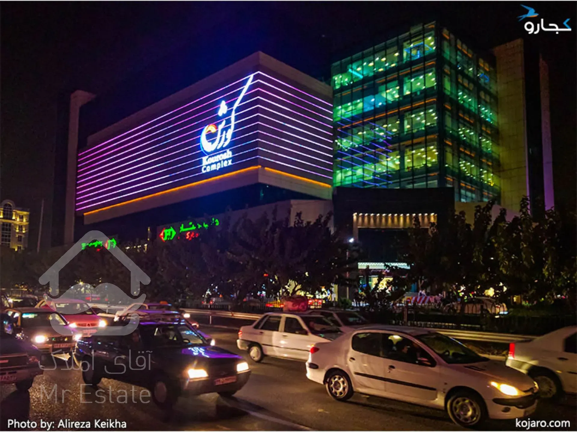 مغازه ۱۵ متری با دکور کامل در محدوده صادقیه ( مرکز خرید معتبر)