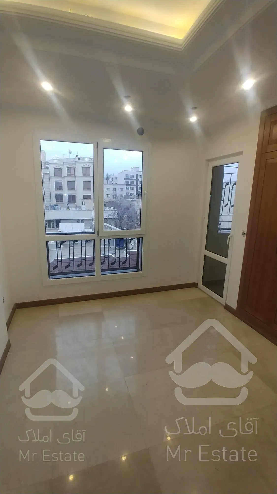 پاسداران 83 متر اداری با سند  اداری