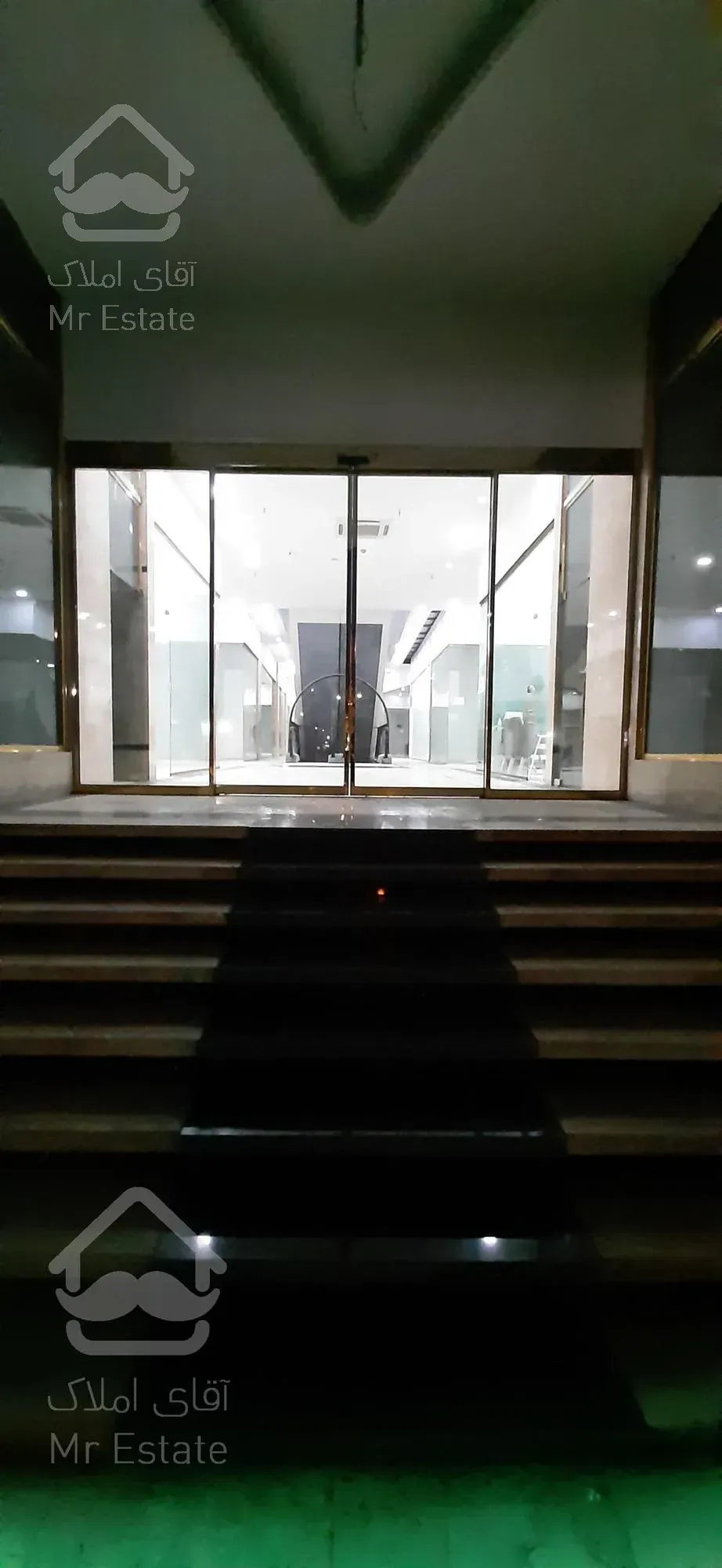 مغازه بیست متری