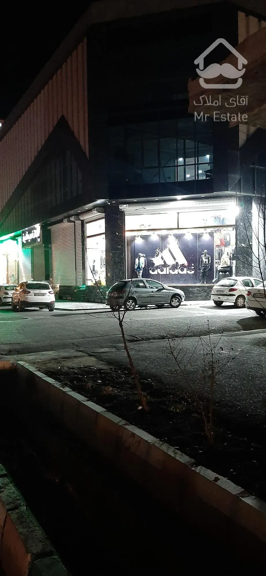 مغازه بیست متری