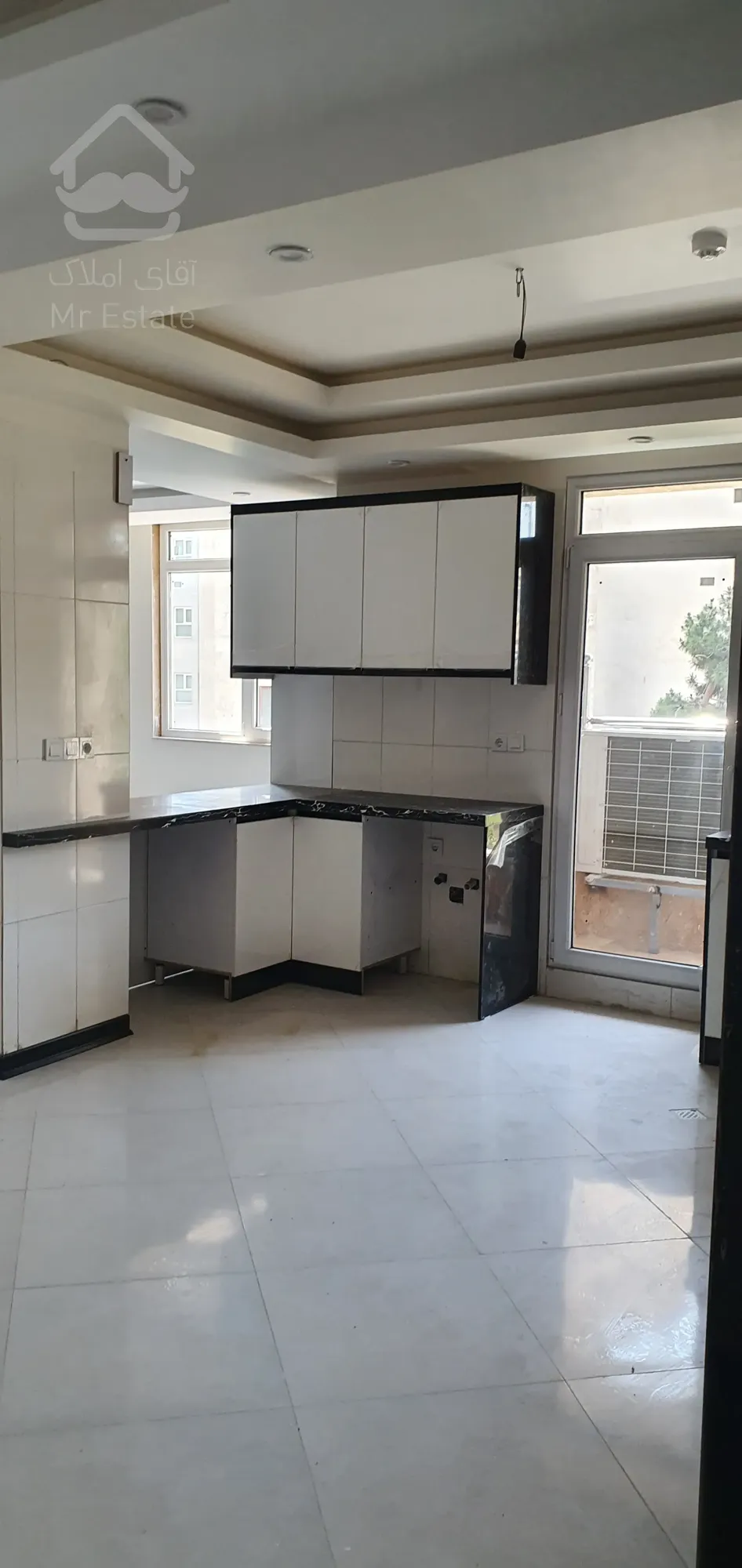 فروش اپارتمان ۱۱۰ متر زیر قیمت سالن پرده خور نور و نقشه عالی