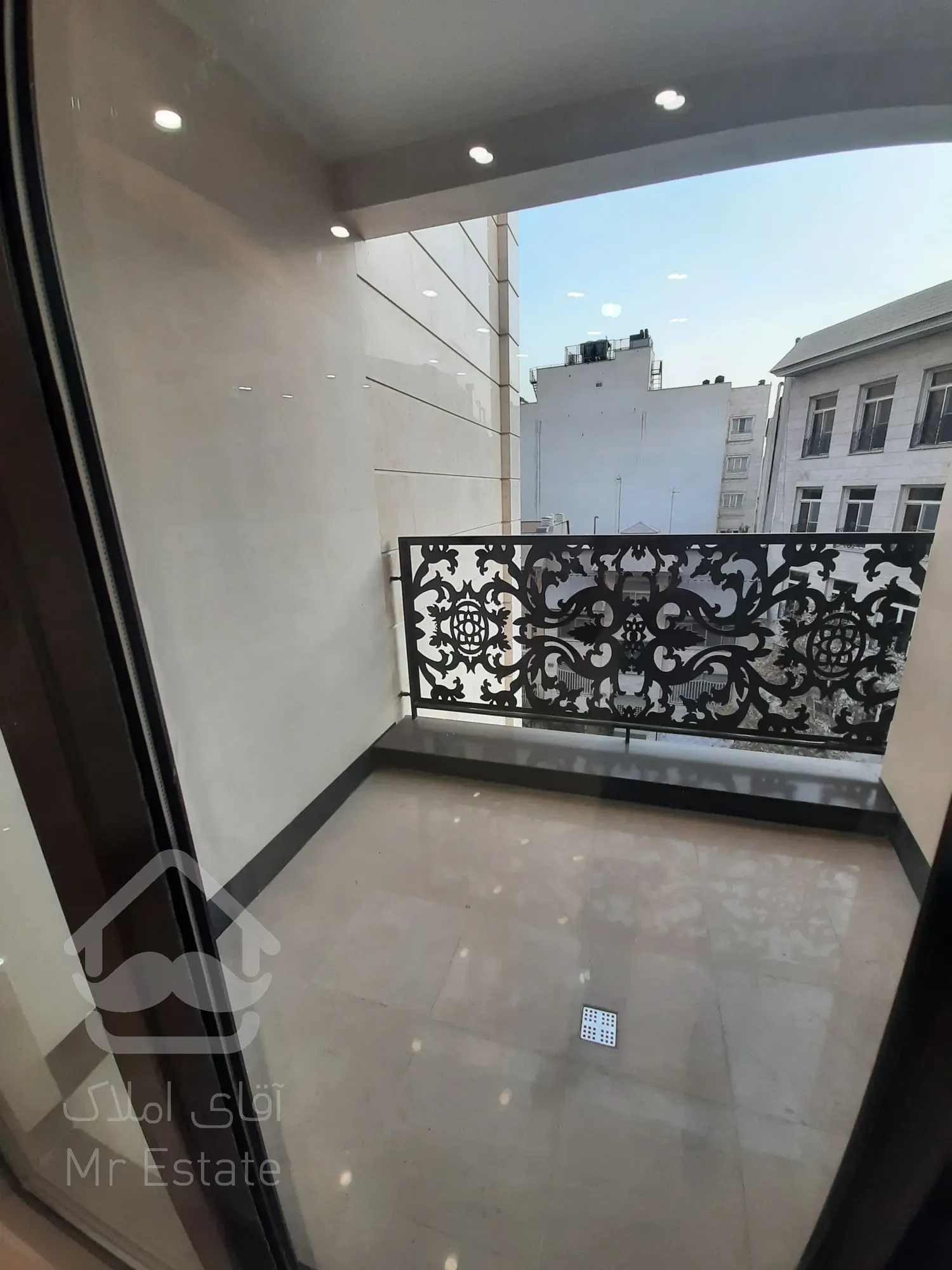 فروش 200 متری پاسداران