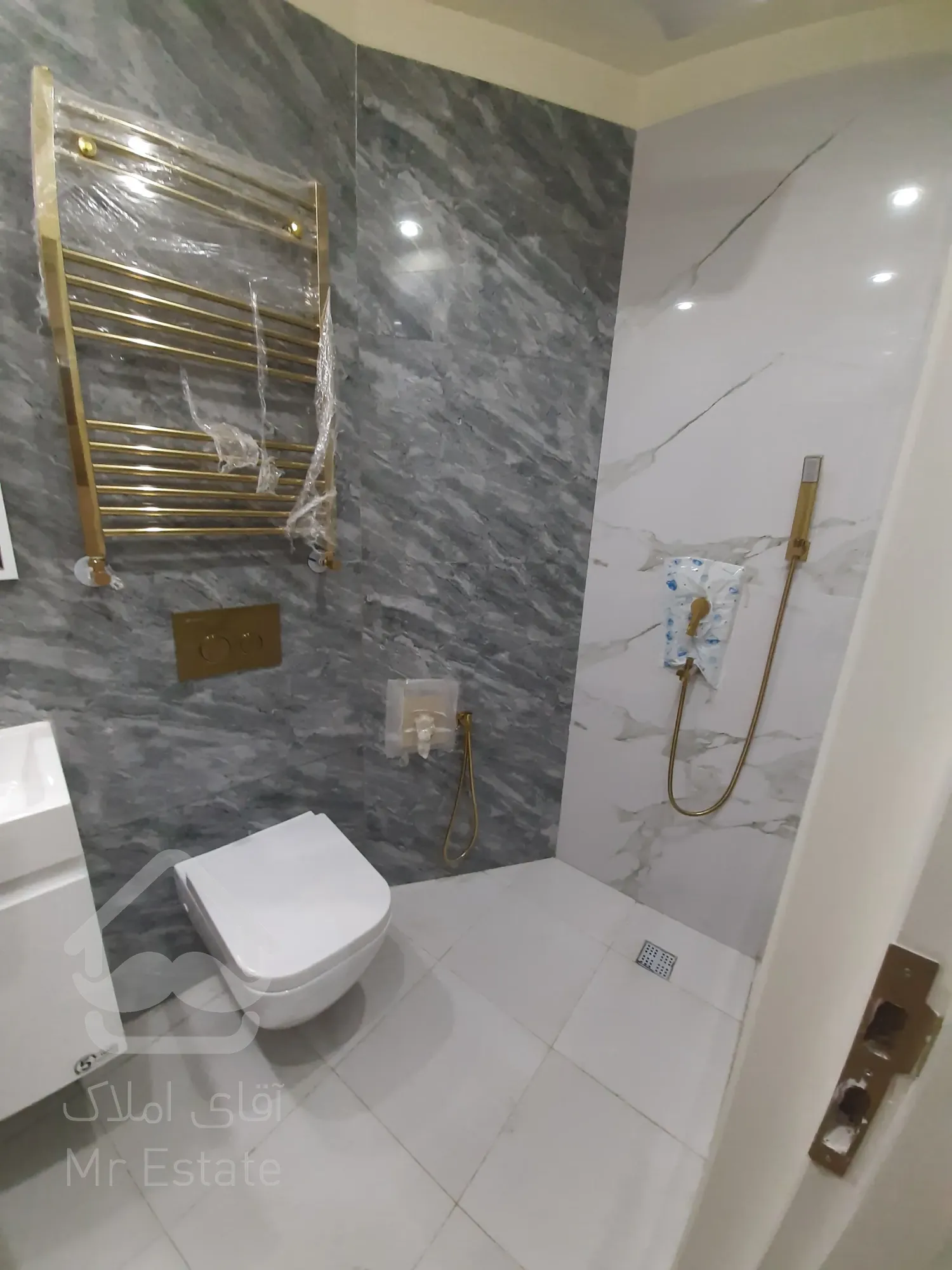 فروش 200 متری پاسداران