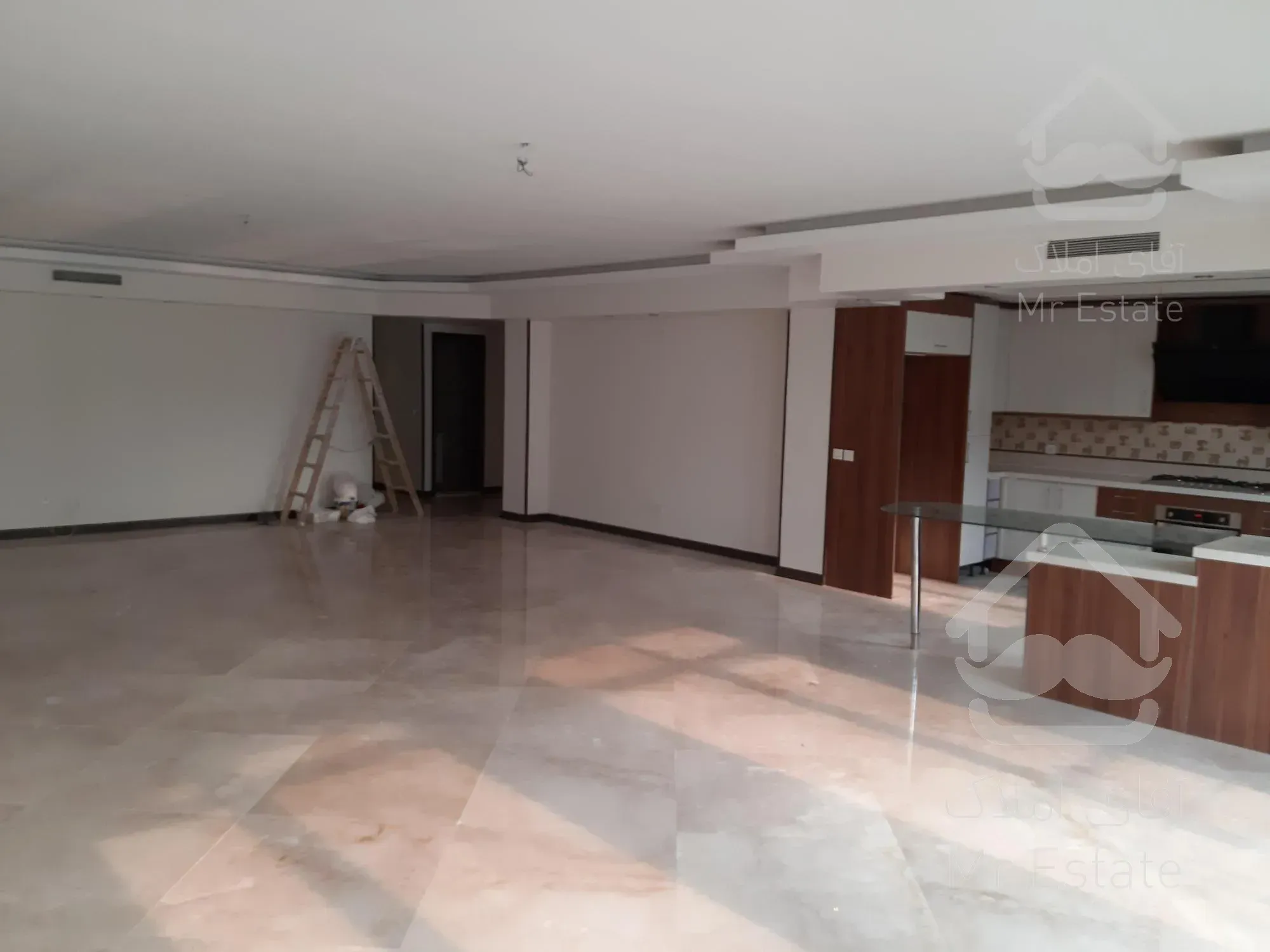 160 متر لوکیشن تاپ قبا