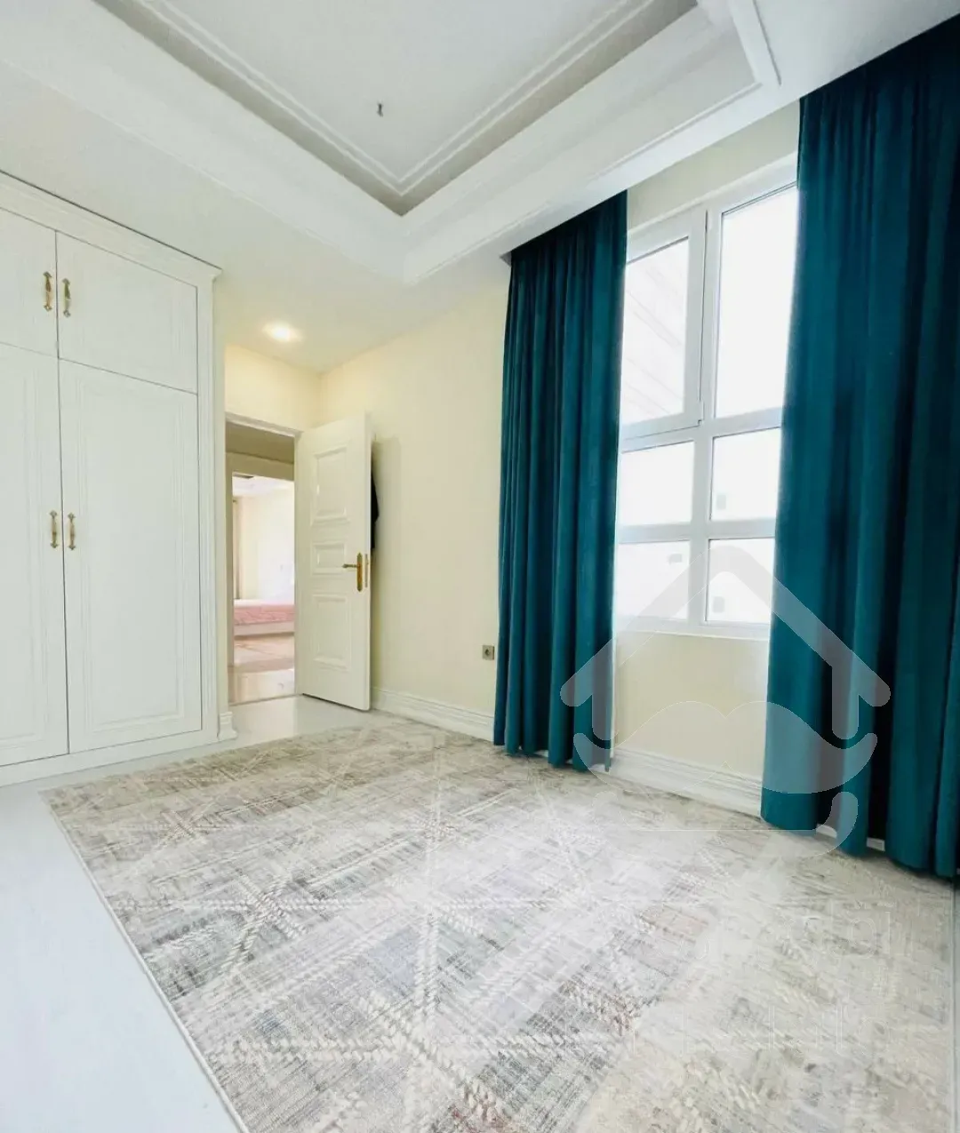 فروش 127 متری پاسداران