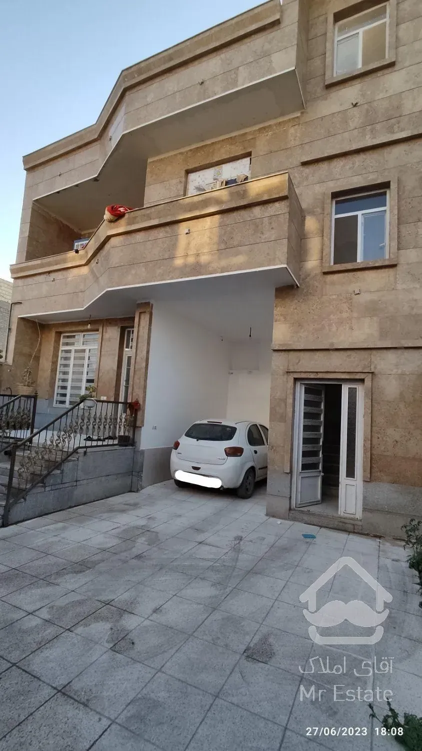 منزل ویلایی دو طبقه درب از حیاط