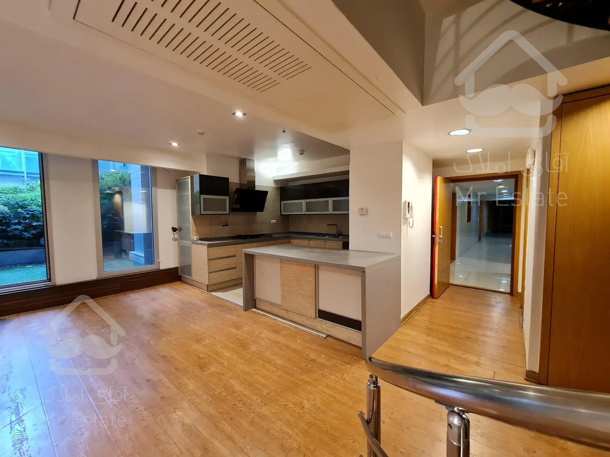 اجاره واحد 110 متری در فرمانیه، برج برند و لوکس