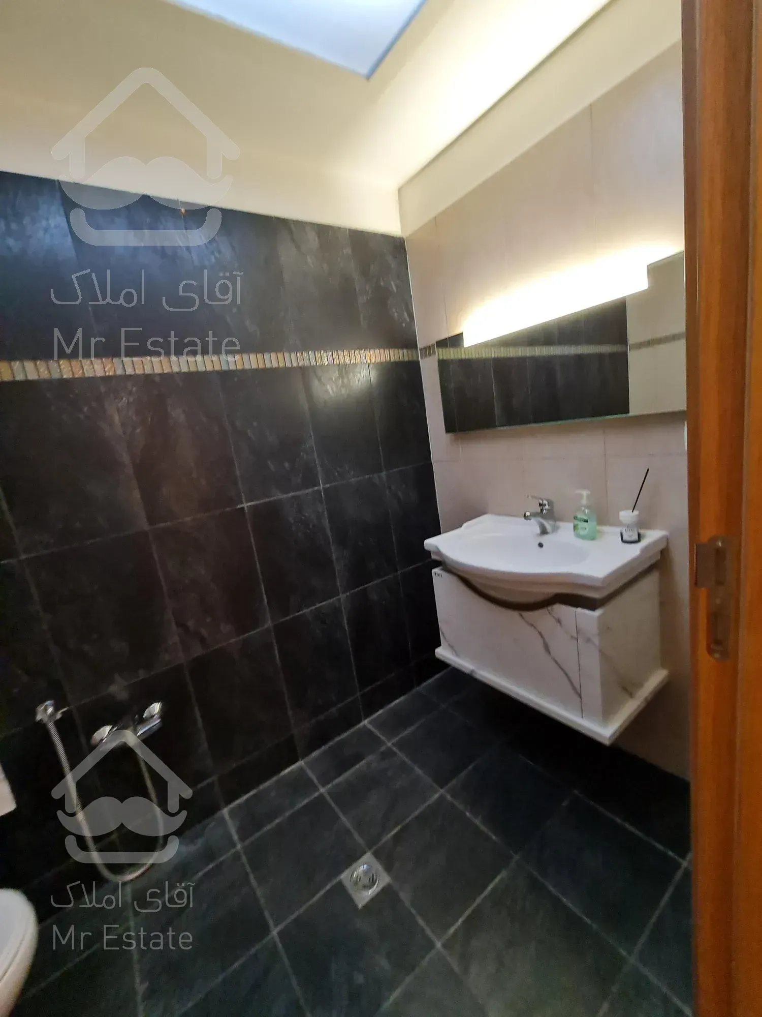 اجاره واحد 110 متری در فرمانیه، برج برند و لوکس