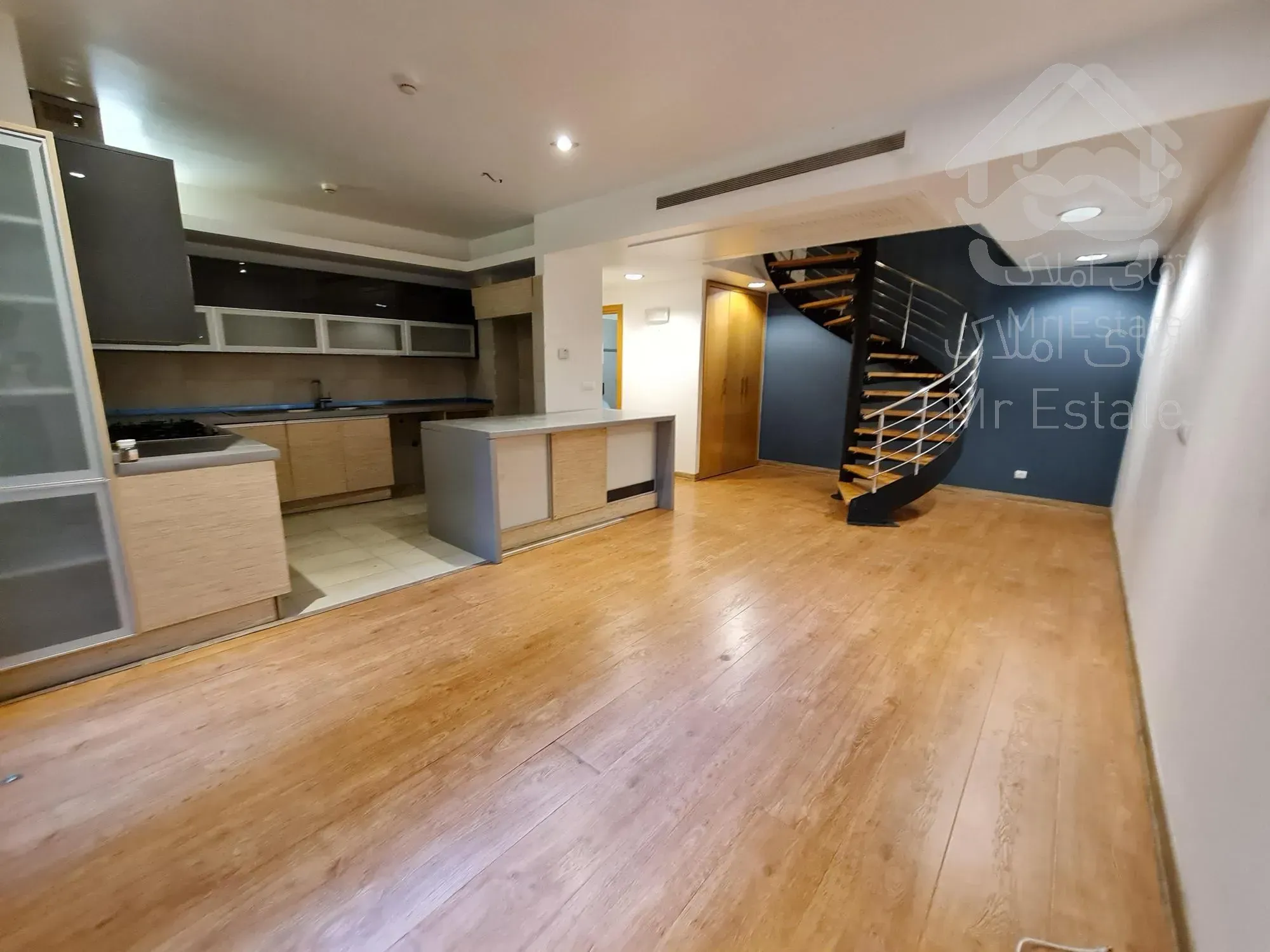 اجاره واحد 110 متری در فرمانیه، برج برند و لوکس