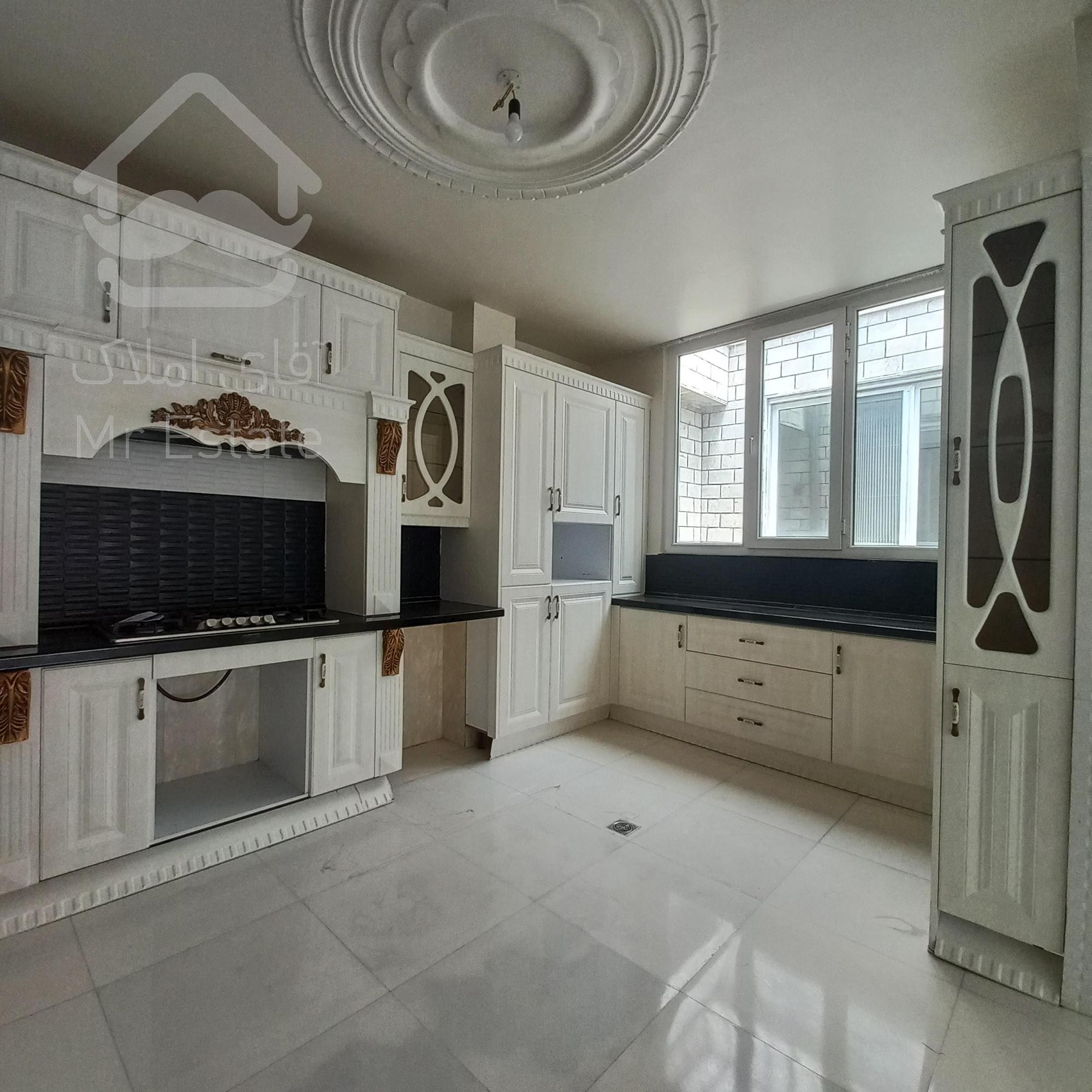 195 متر * نیاوران * 3 خواب و1 سوییت مجزا* کلید نخورده