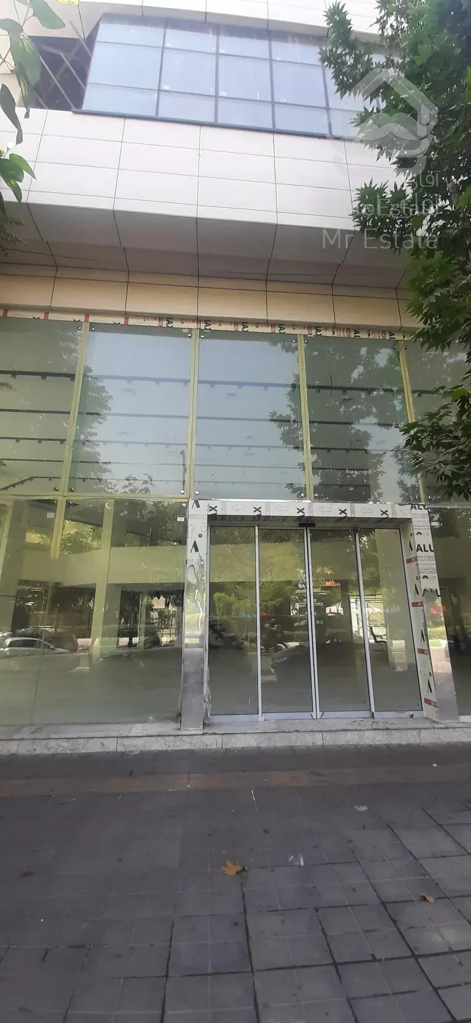 مغازه تجاری بر اندرزگو موقعیت عالی