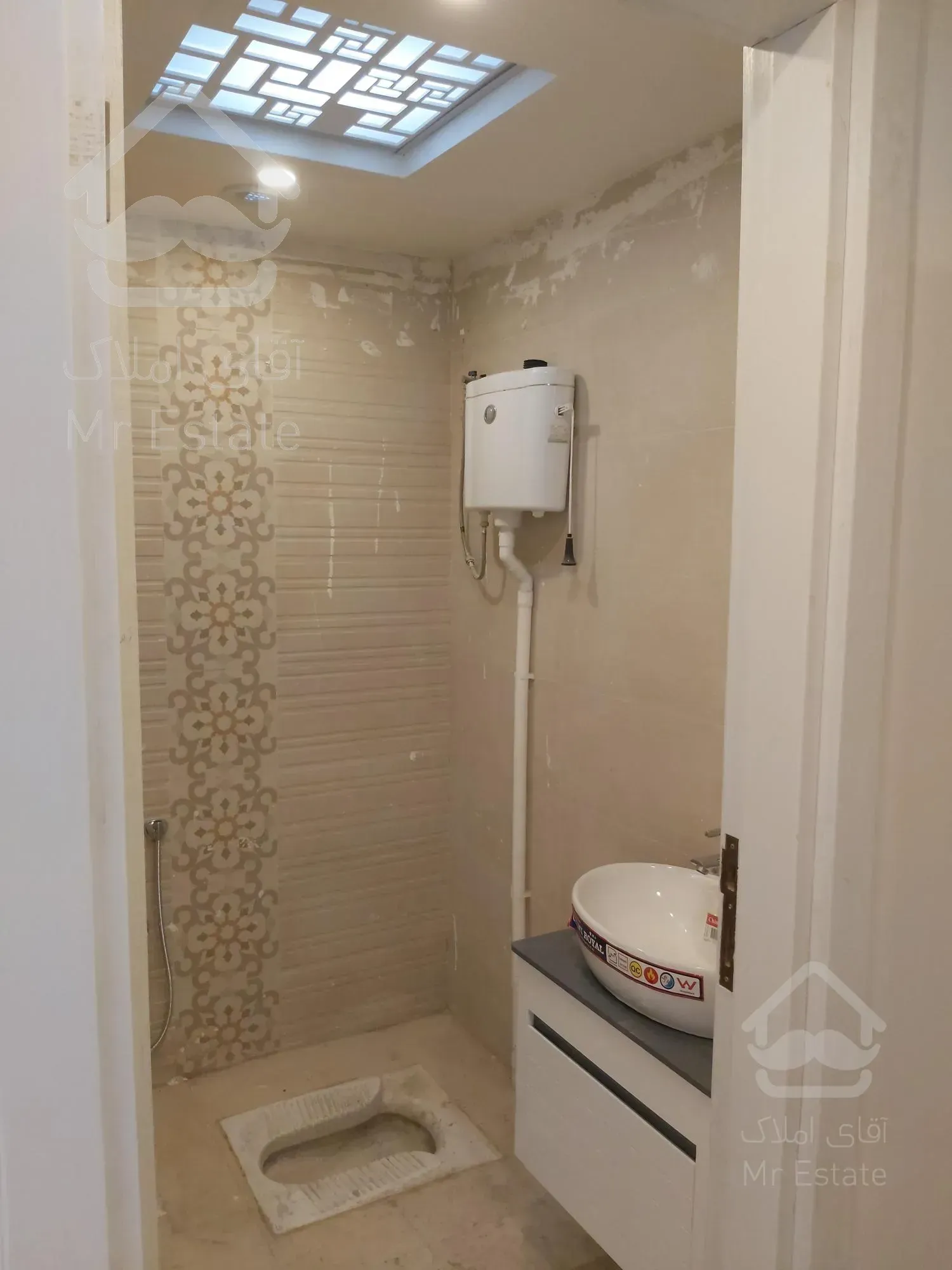 ۱۲۵ متر/جنوب میرداماد/۲ پارکینگ سندی