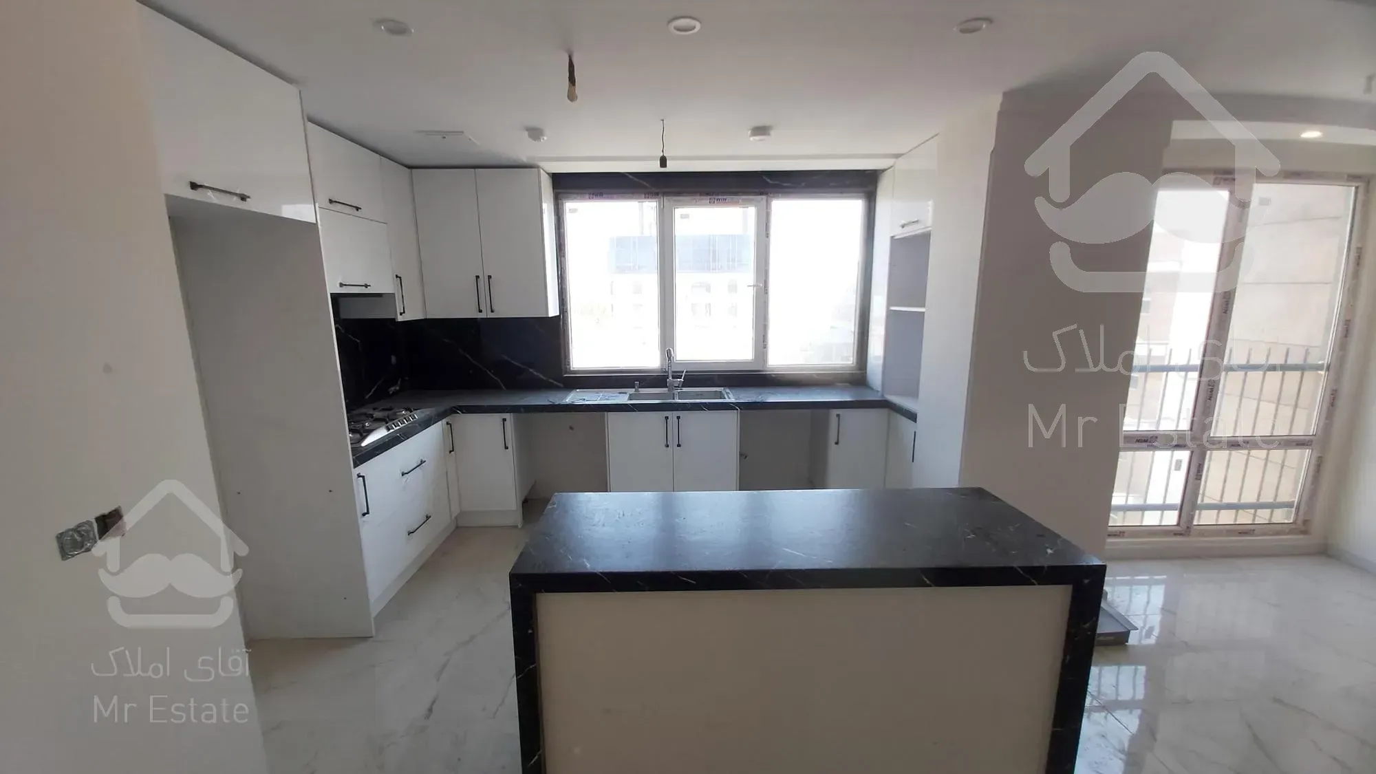 ۱۲۵ متر/جنوب میرداماد/۲ پارکینگ سندی