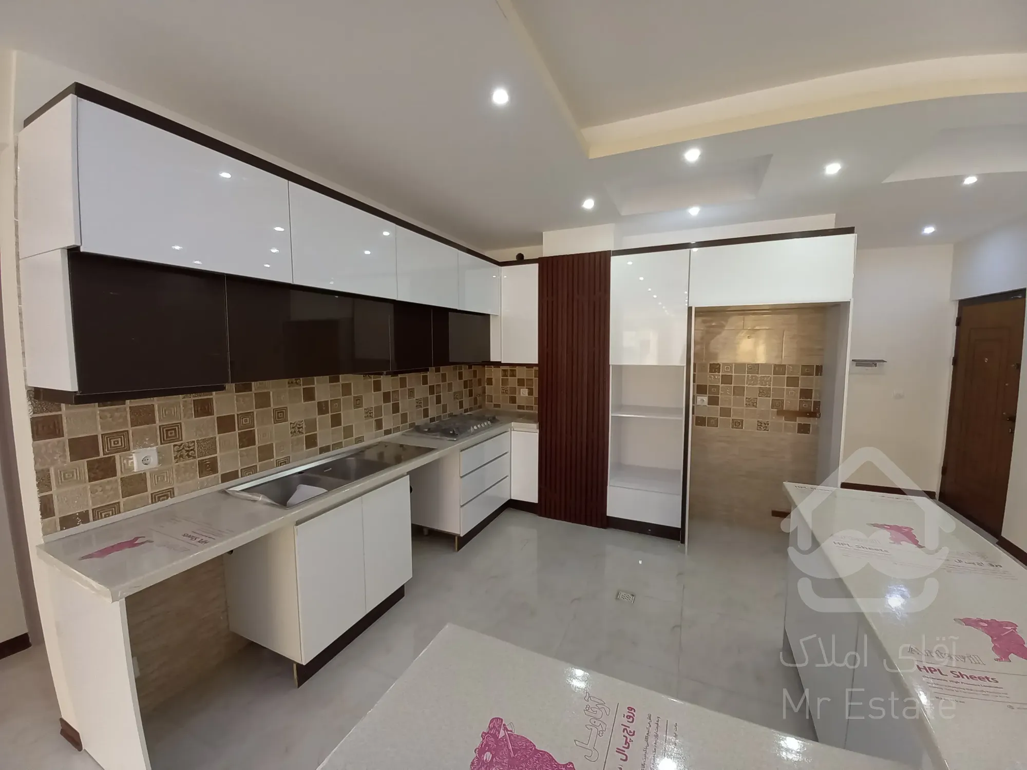 رهن کامل آپارتمان ۱۶۰متری سه خوابه گلشهرخیابان برخورداری