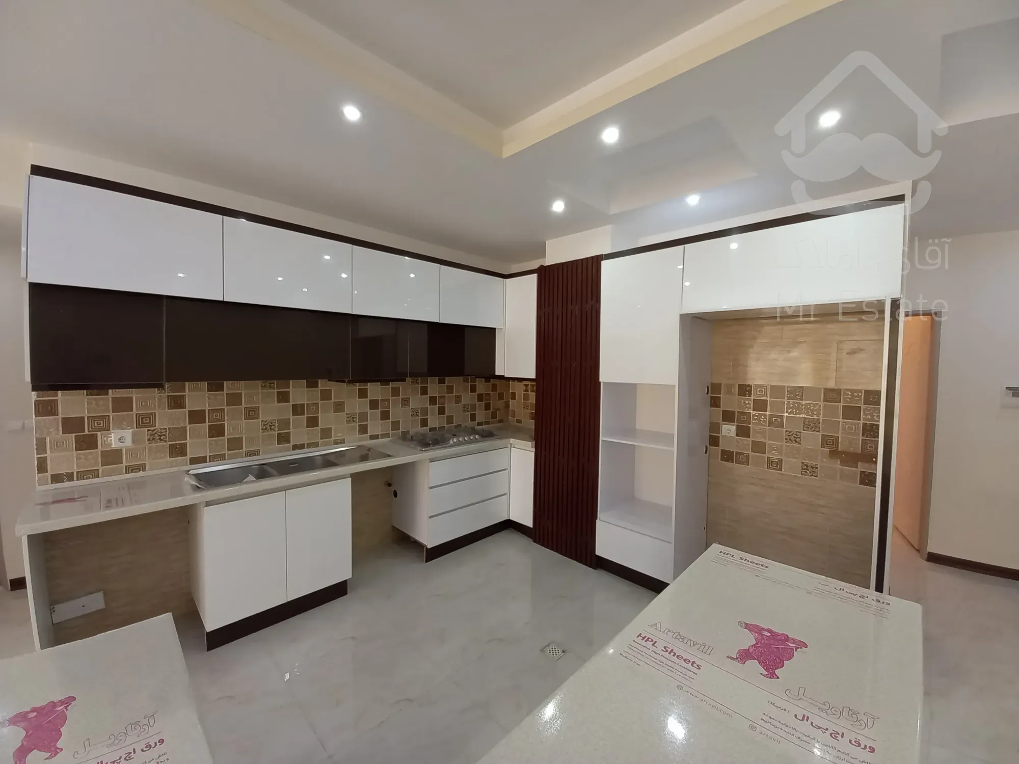 رهن کامل آپارتمان ۱۶۰متری سه خوابه گلشهرخیابان برخورداری