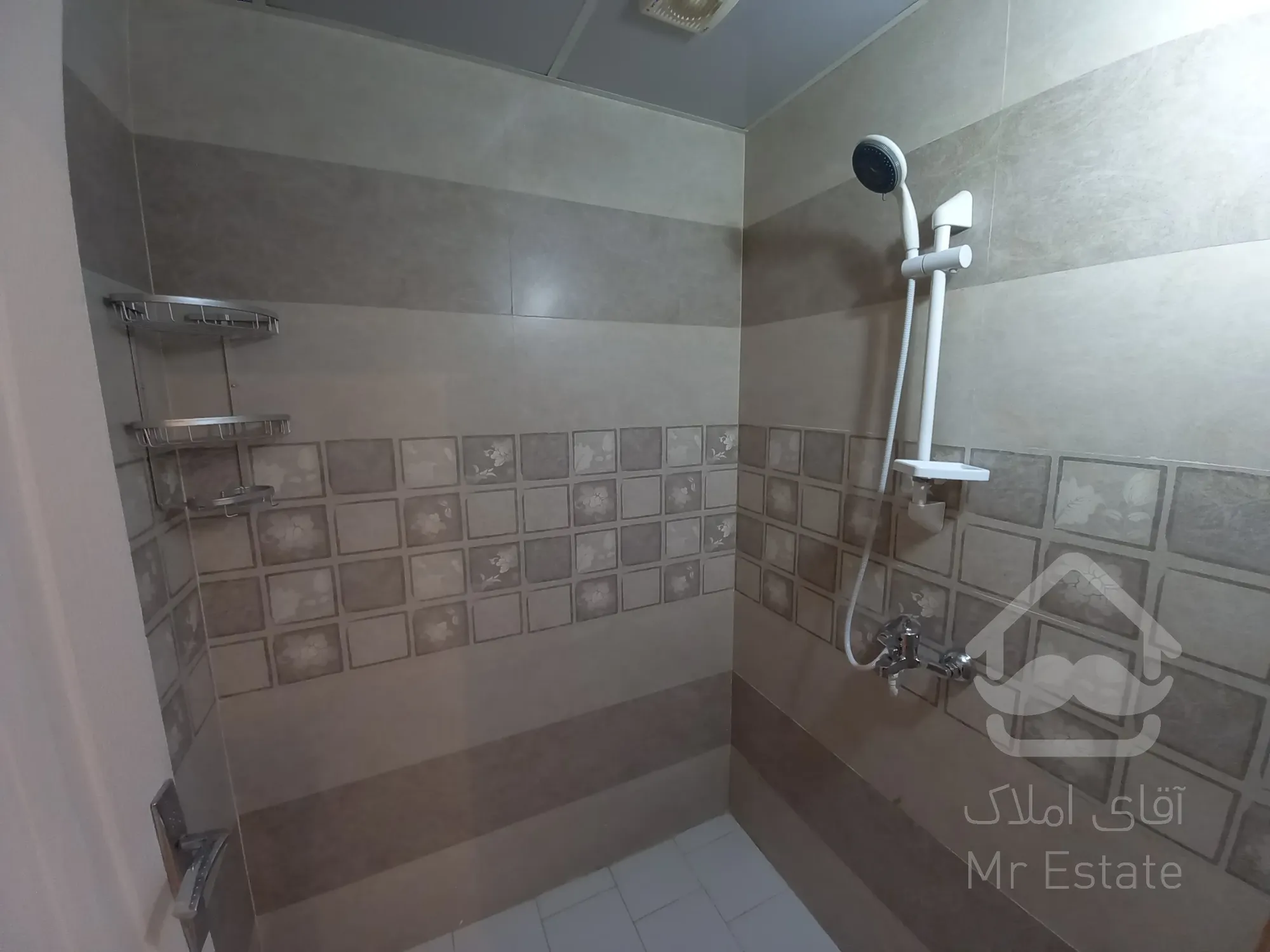 رهن کامل آپارتمان ۱۶۰متری سه خوابه گلشهرخیابان برخورداری