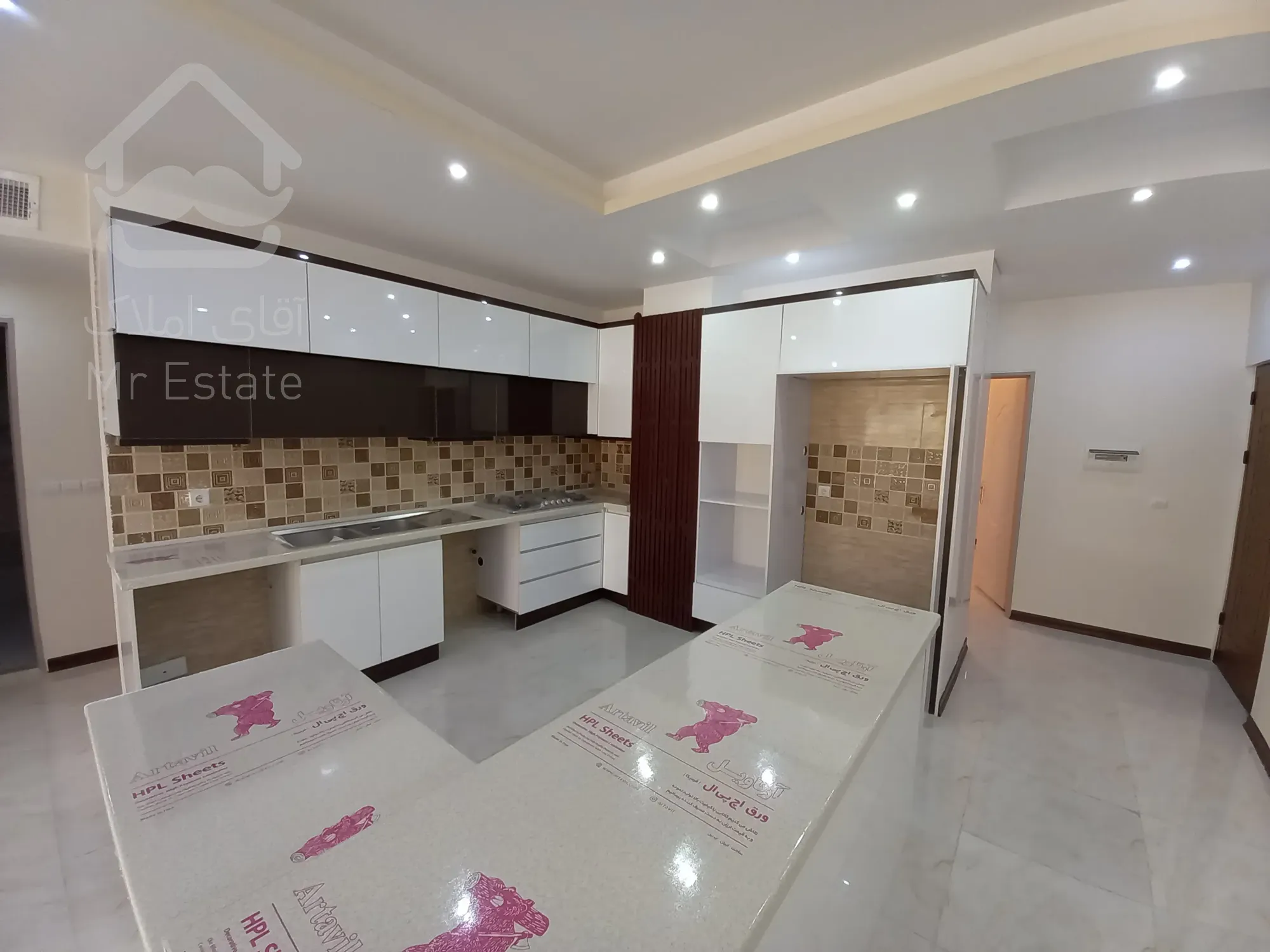 رهن کامل آپارتمان ۱۶۰متری سه خوابه گلشهرخیابان برخورداری