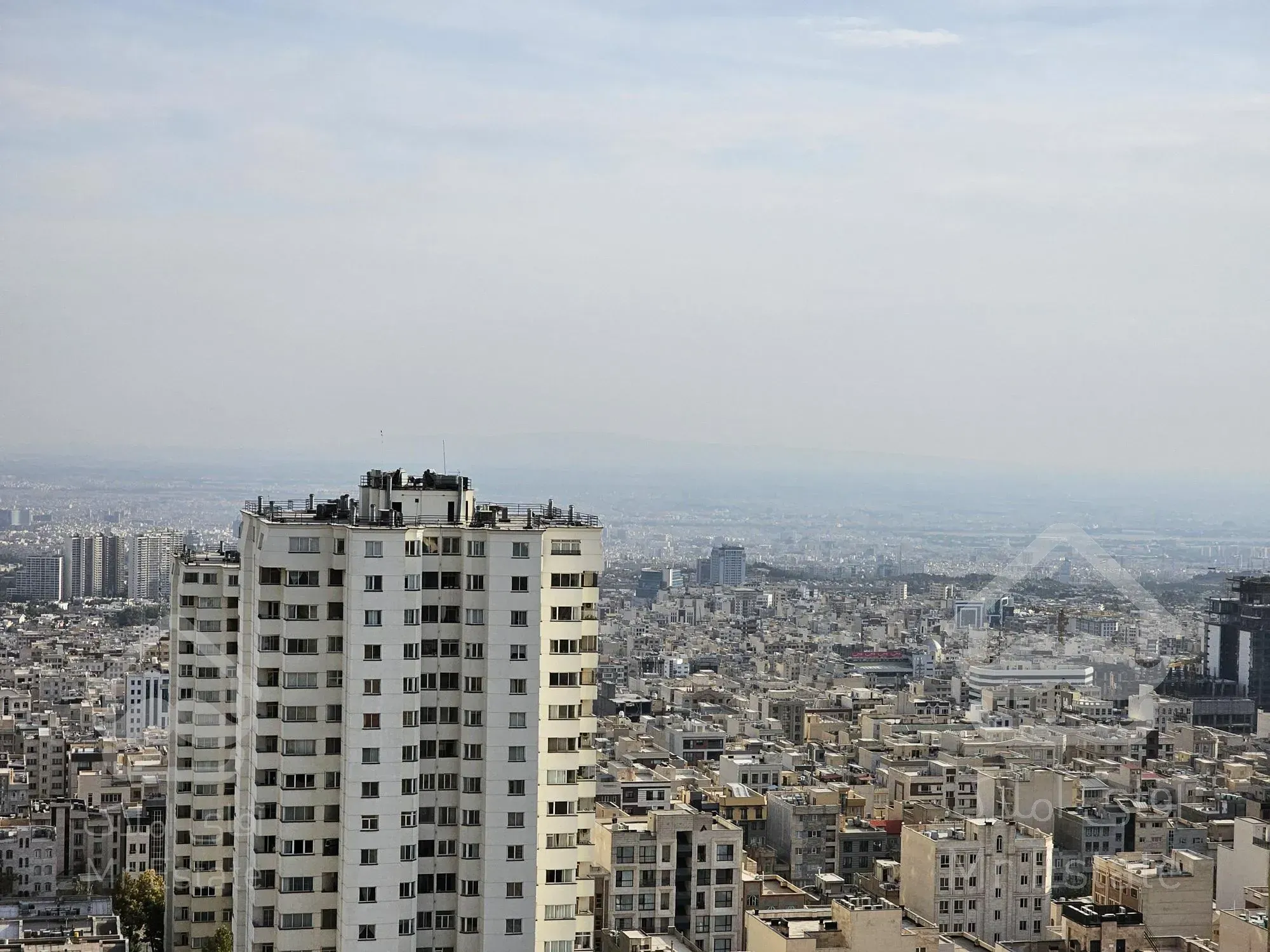 ۱۲۲متری سعادت آباد دو پارکینگ خوش نقشه