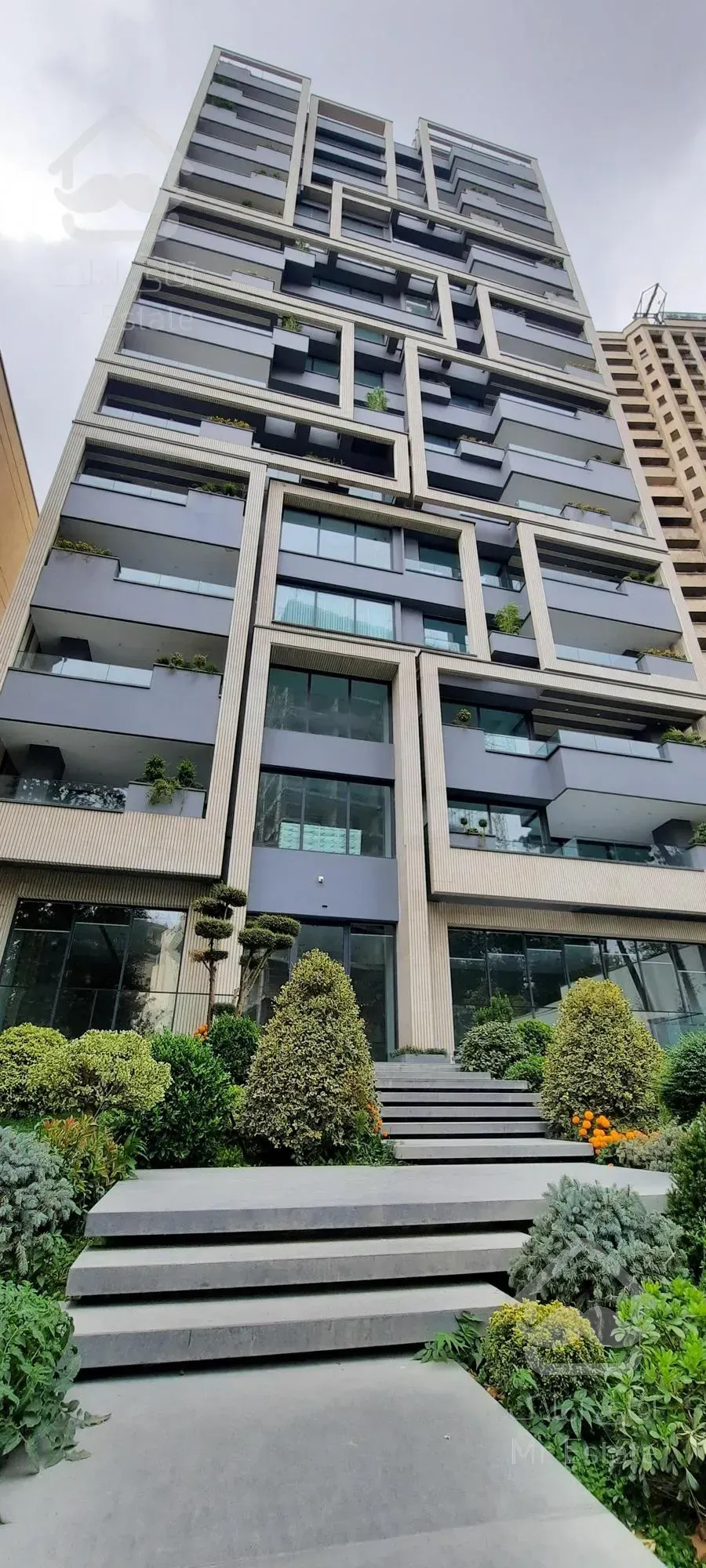 فروش آپارتمان ۳۳۱ متر برج باغ در کامرانیه