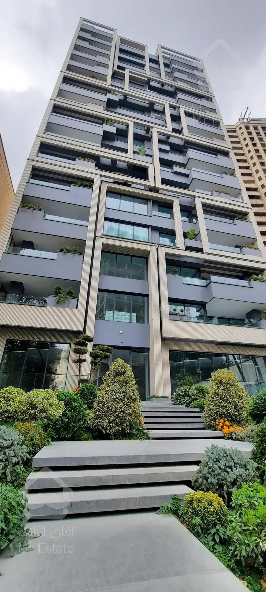 فروش آپارتمان ۳۲۹ متری در برج باغ کامرانیه