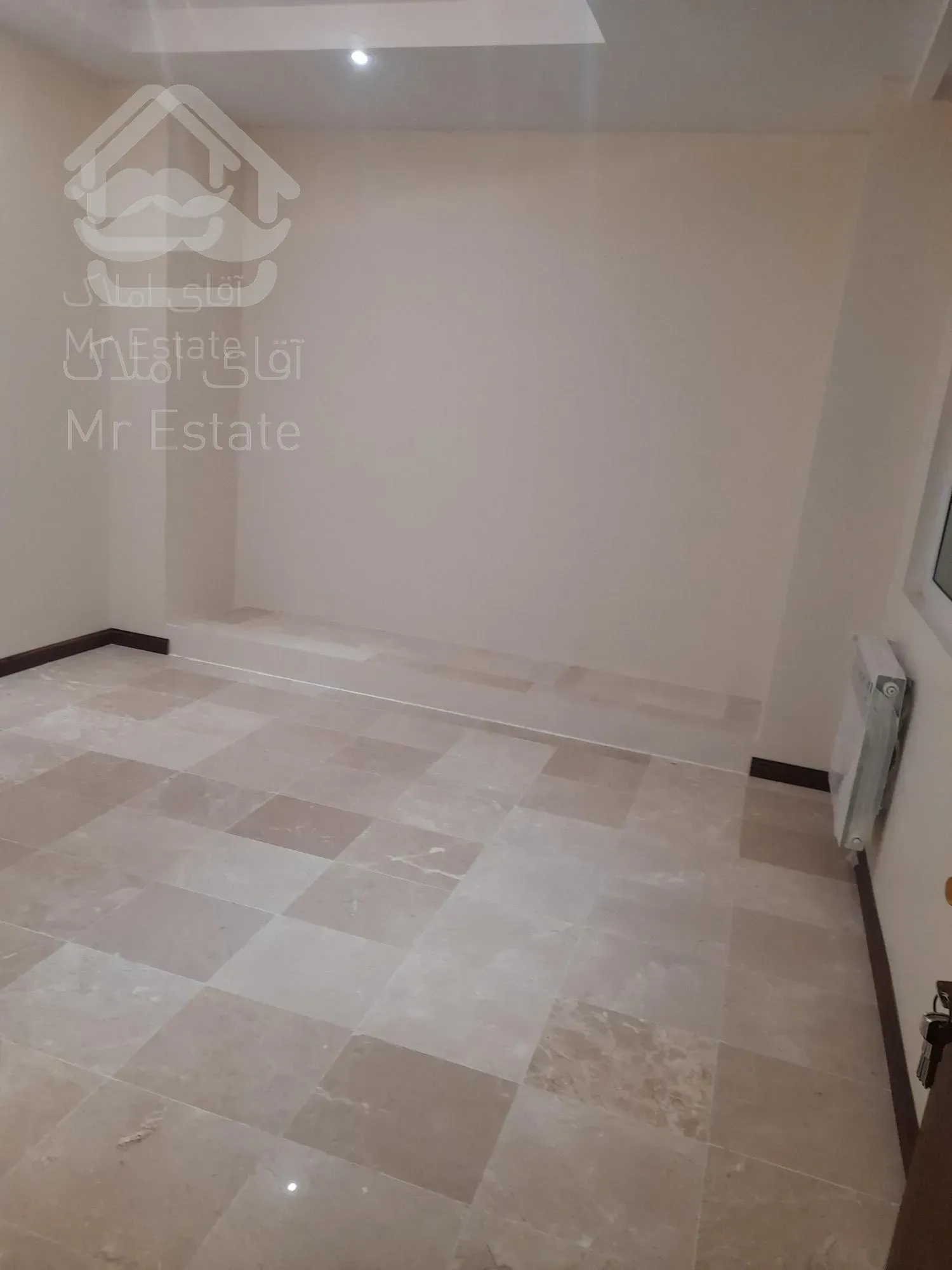 اپارتمان ۲۰۰ متر نوساز / ۲ پارکینگ سندی / تک واحدی / فرساد شرقی