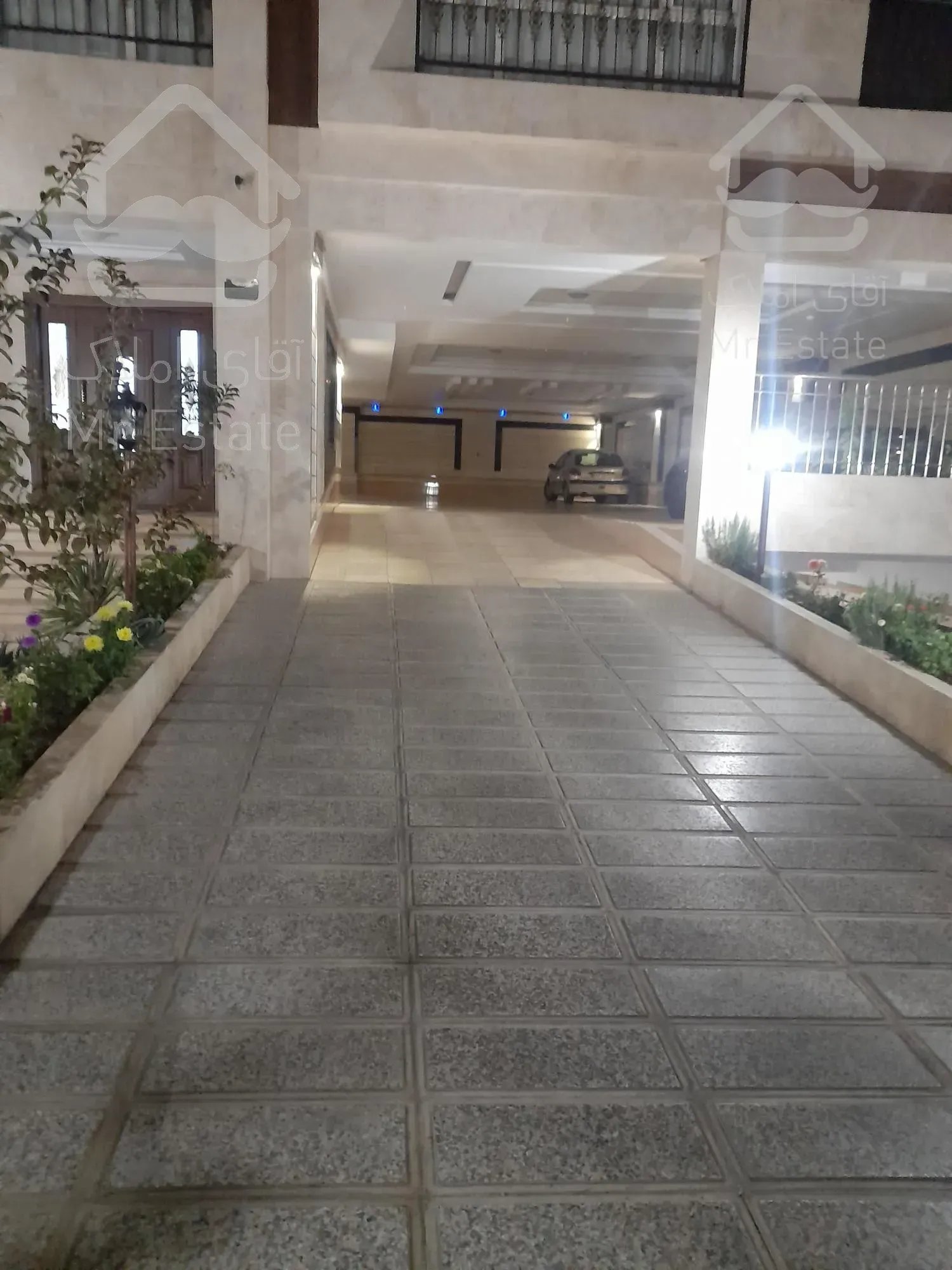 اپارتمان ۲۰۰ متر نوساز / ۲ پارکینگ سندی / تک واحدی / فرساد شرقی