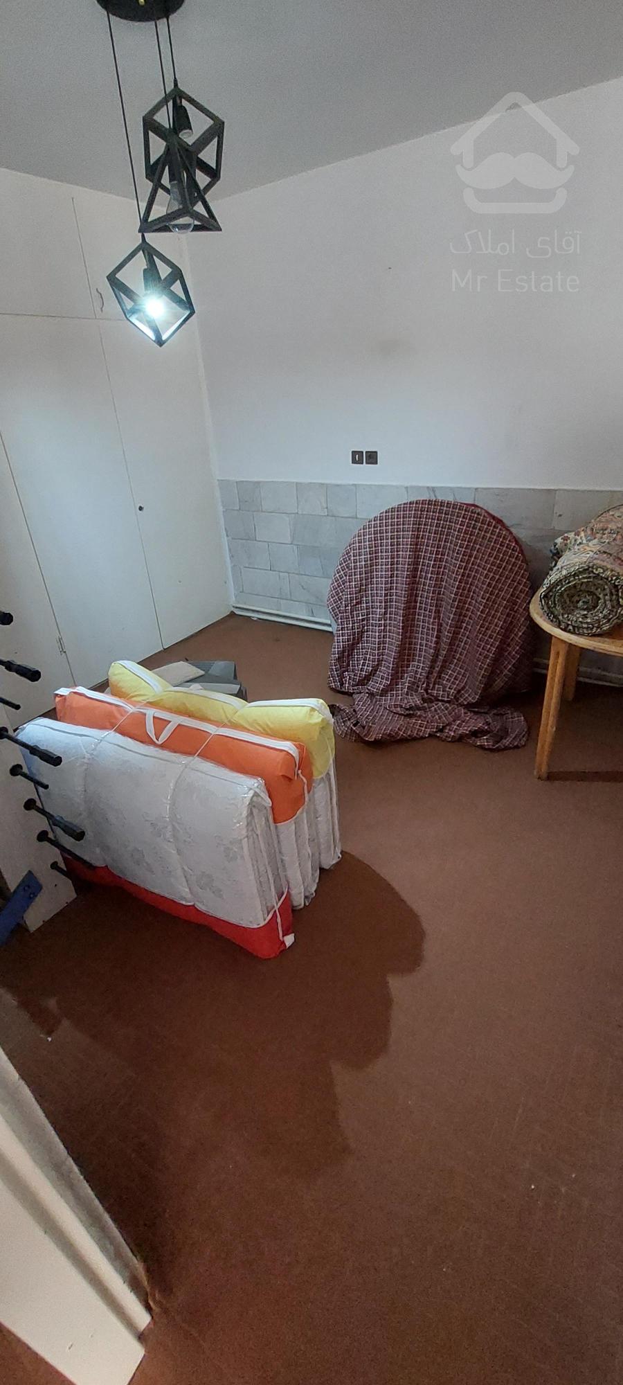 یک واحد زیر همکف ۸۵ متری تک خواب تازه موکت  و رنگ  شده شده