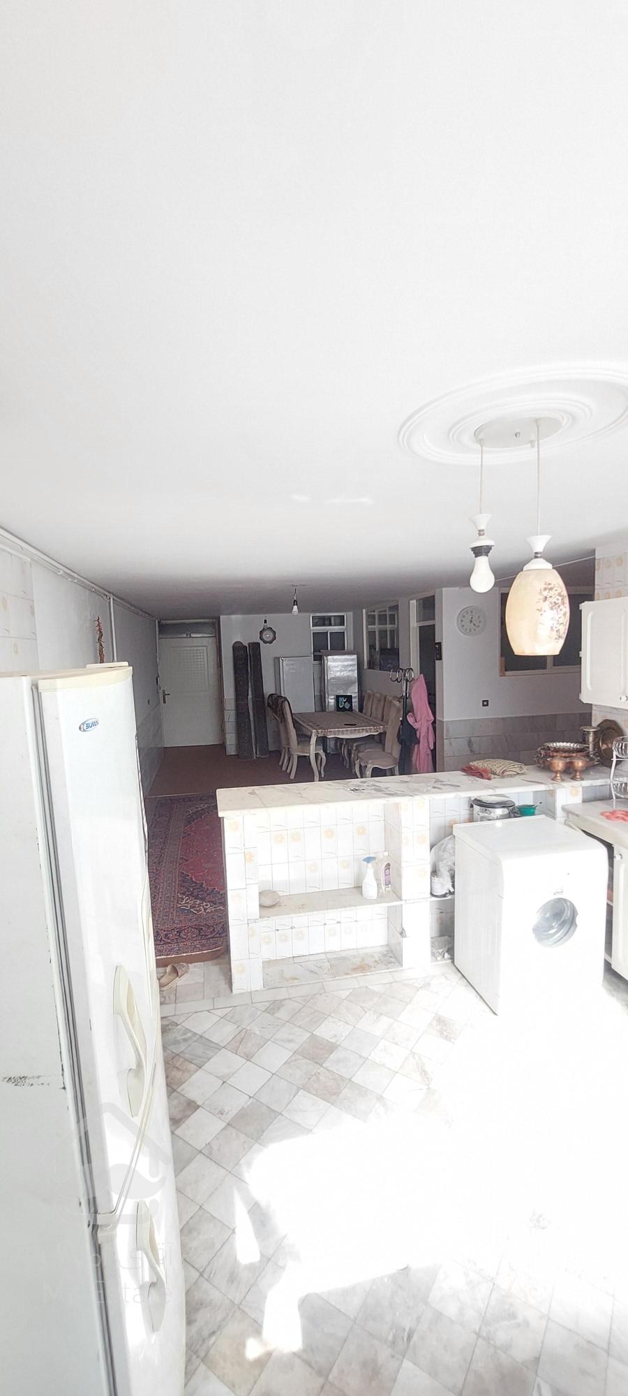 یک واحد زیر همکف ۸۵ متری تک خواب تازه موکت  و رنگ  شده شده